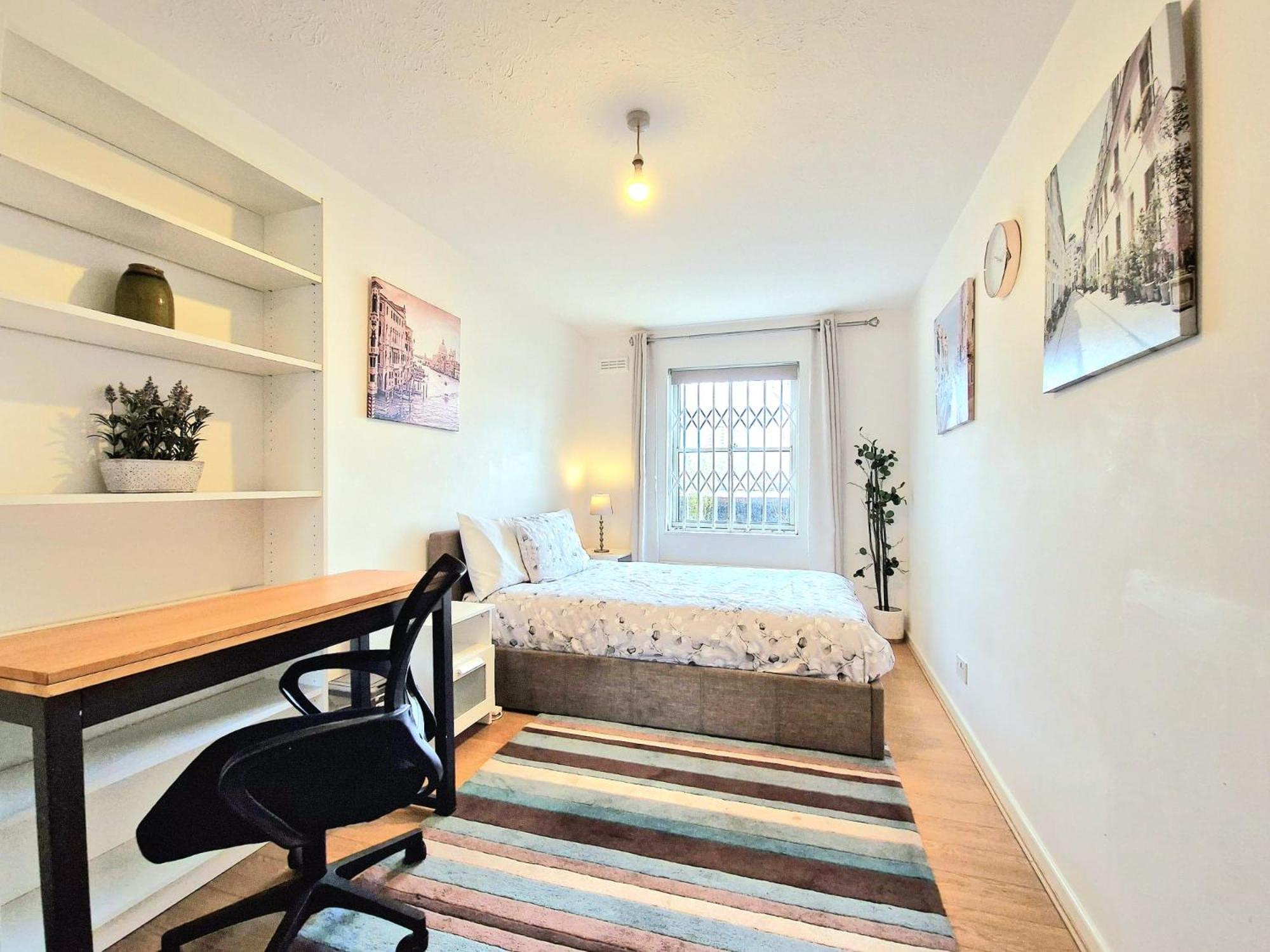 Thames-line Apartment
