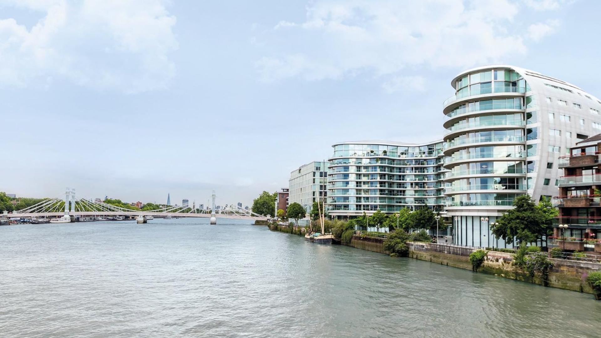 Thames-line Apartment *
