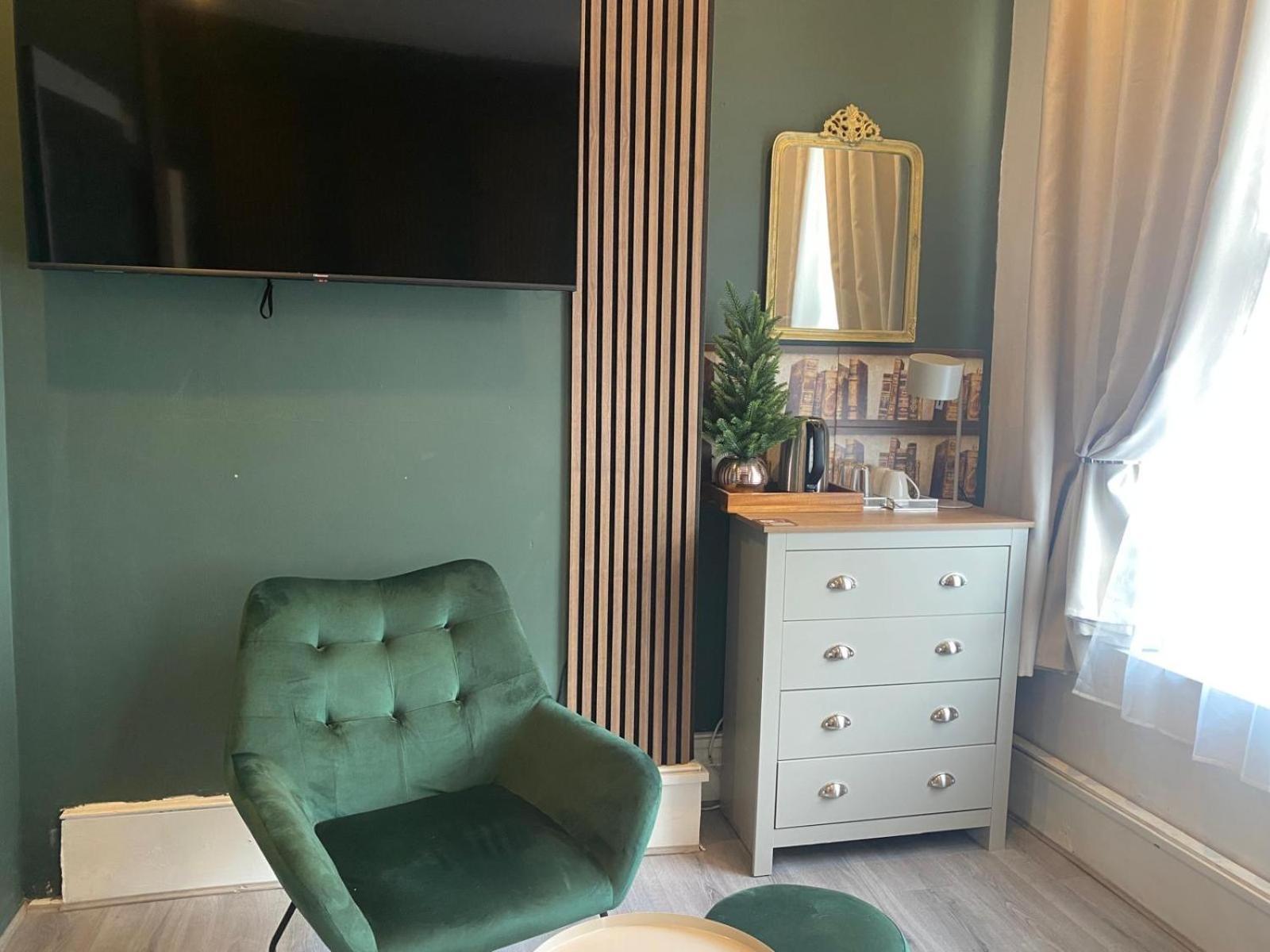 Aimi Luxury Living * London