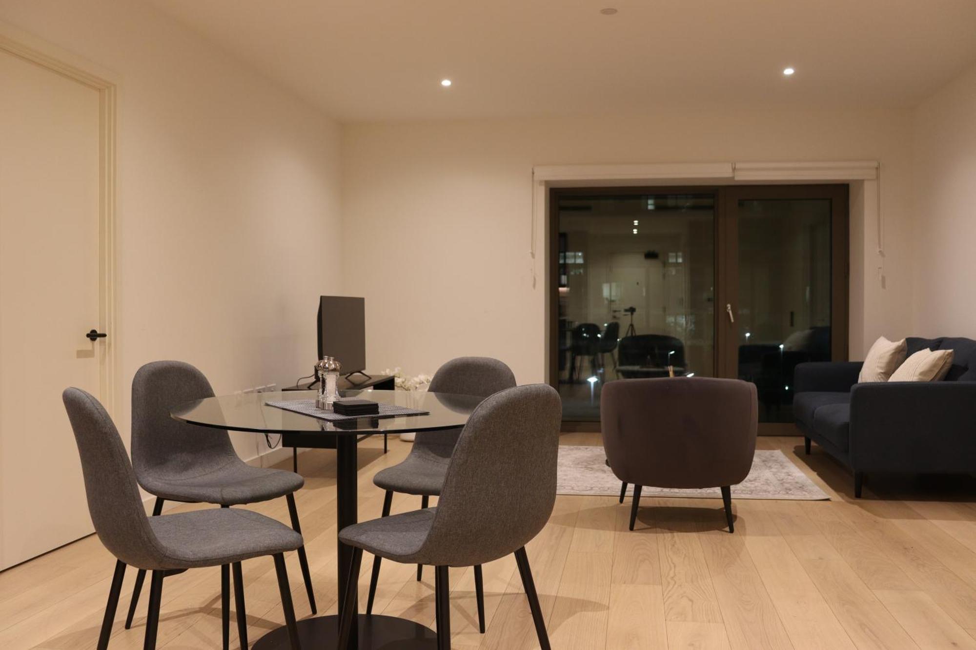 Apartment Luxury 2 Bed 2 Bath London