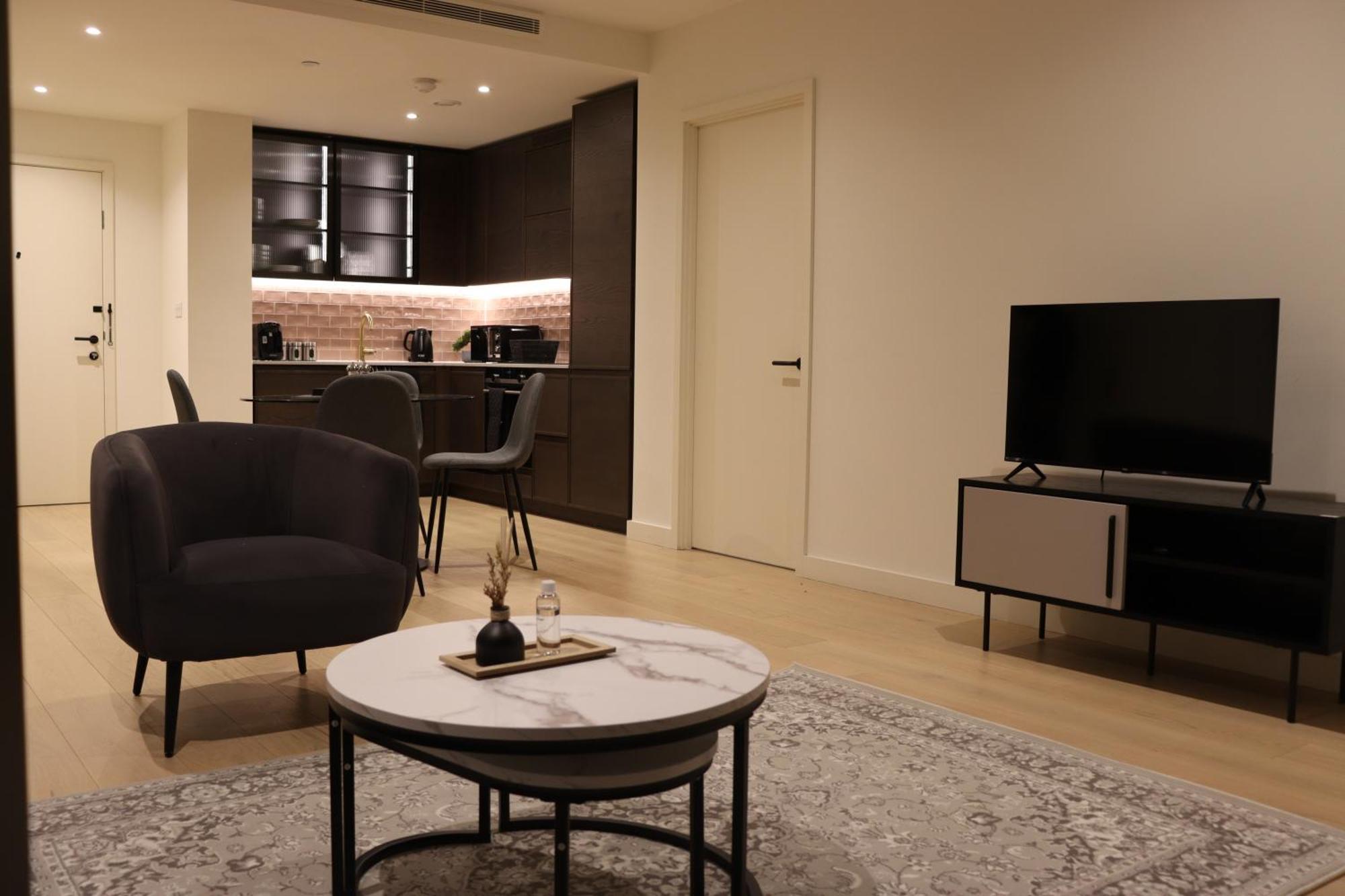 Apartment Luxury 2 Bed 2 Bath London
