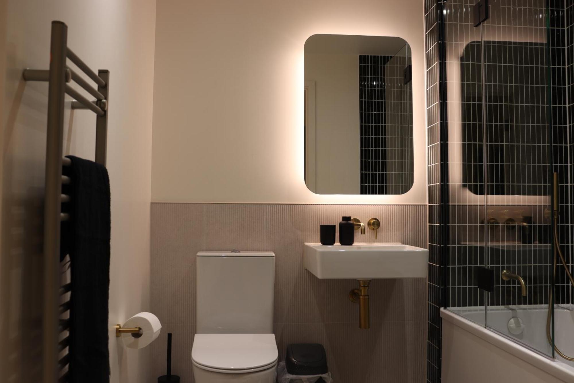 Luxury 2 Bed 2 Bath *