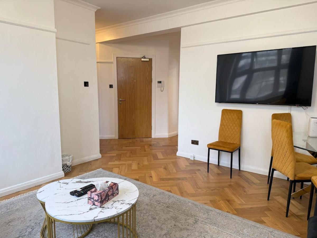 Apartment F54 Modern 3-bed Flat Near Paddington Station London