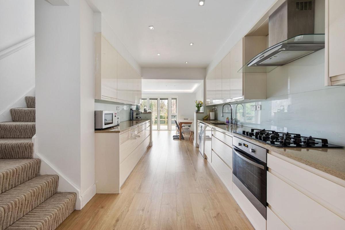 Stunning 3bd With Garden & Free Parking