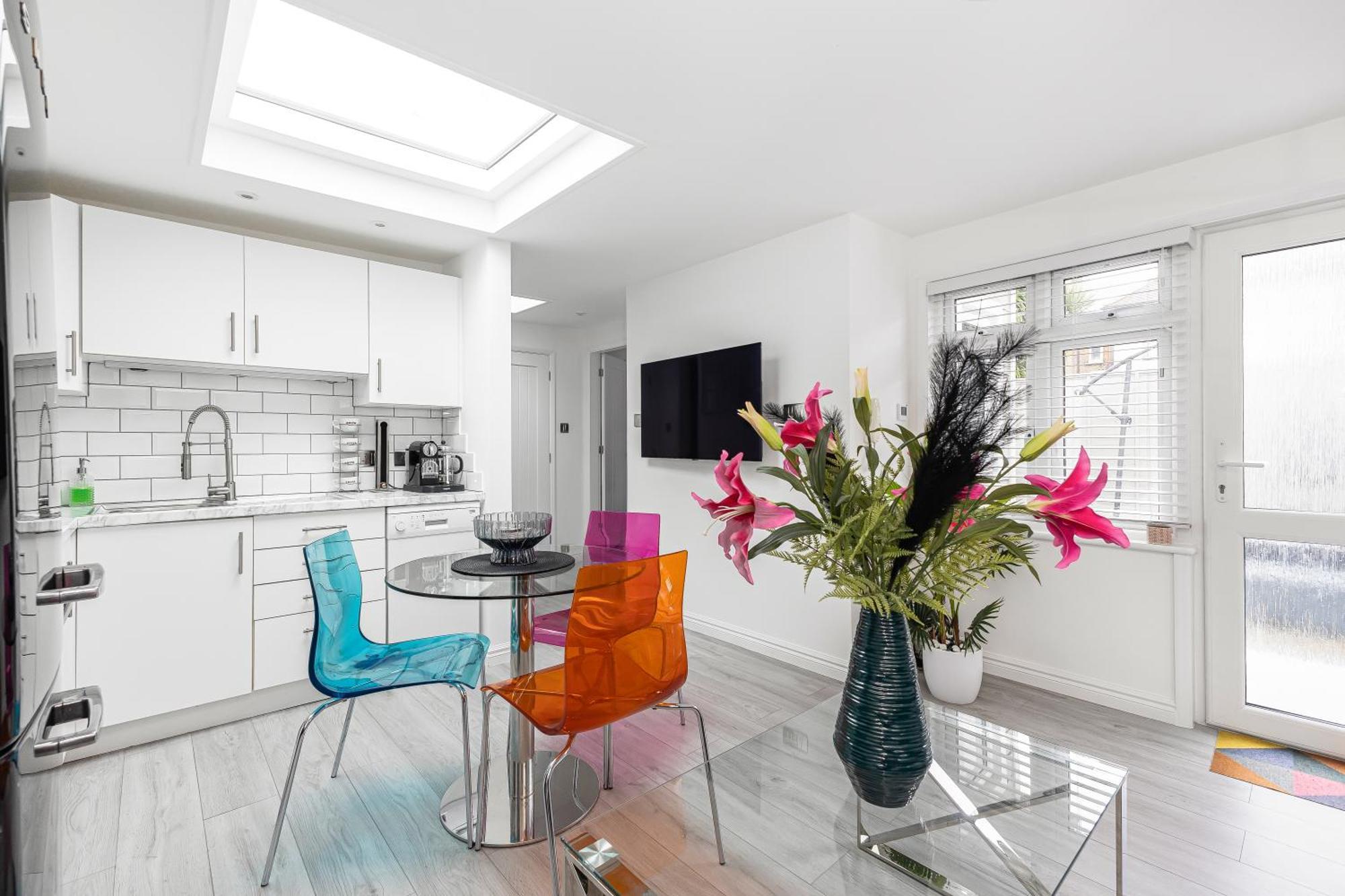 Apartment New! Modern 1-br House With Patio & Hottub , Chiswick *