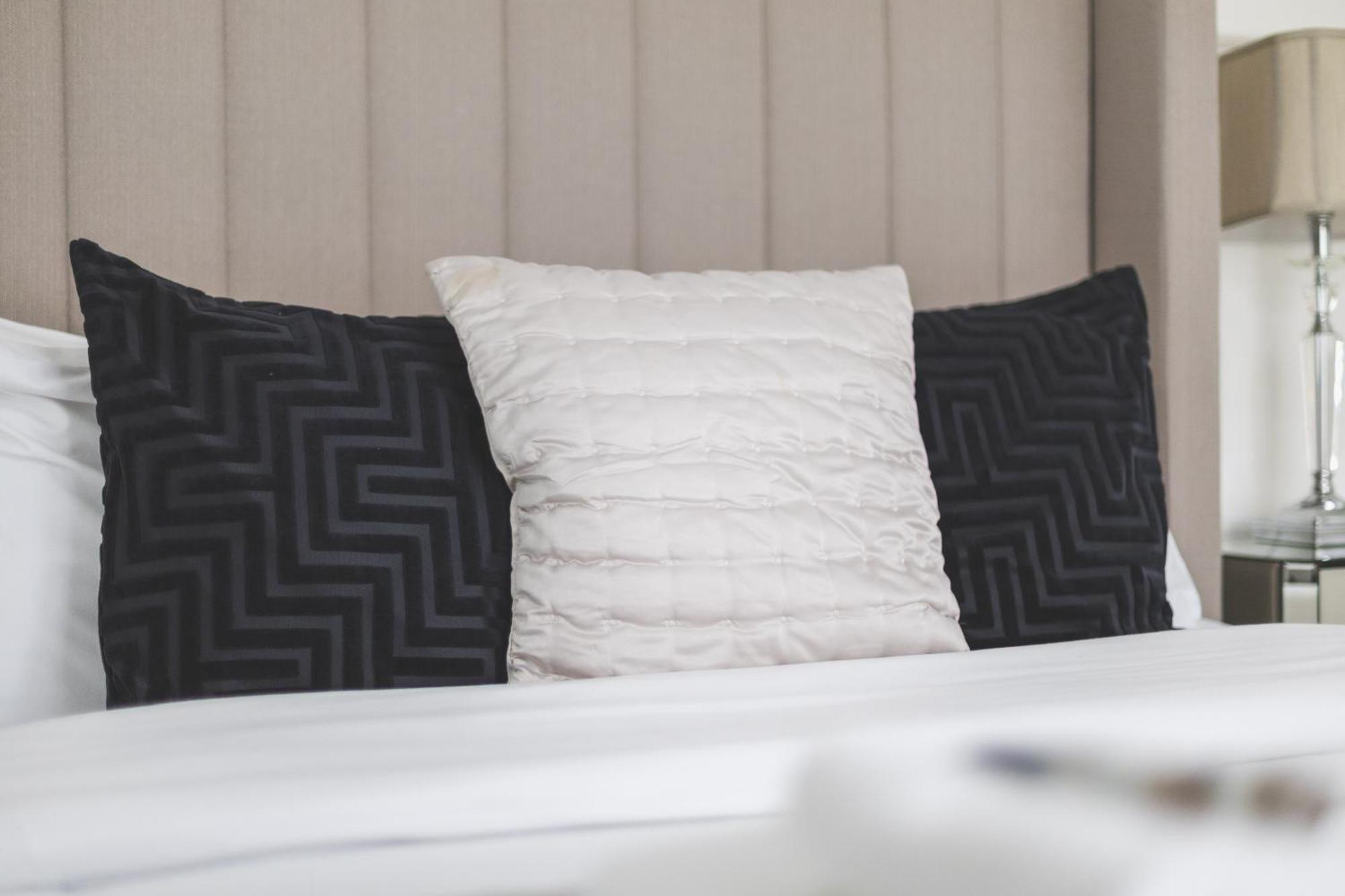 New! Modern 1-br House With Patio & Hottub , Chiswick Apartment London