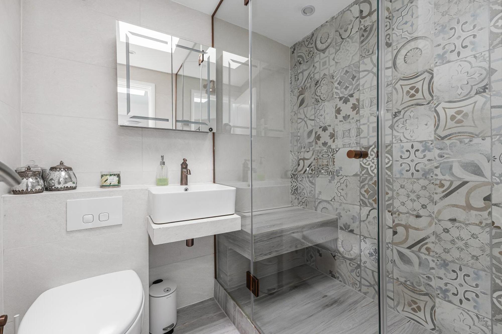 Apartment New! Modern 1-br House With Patio & Hottub , Chiswick