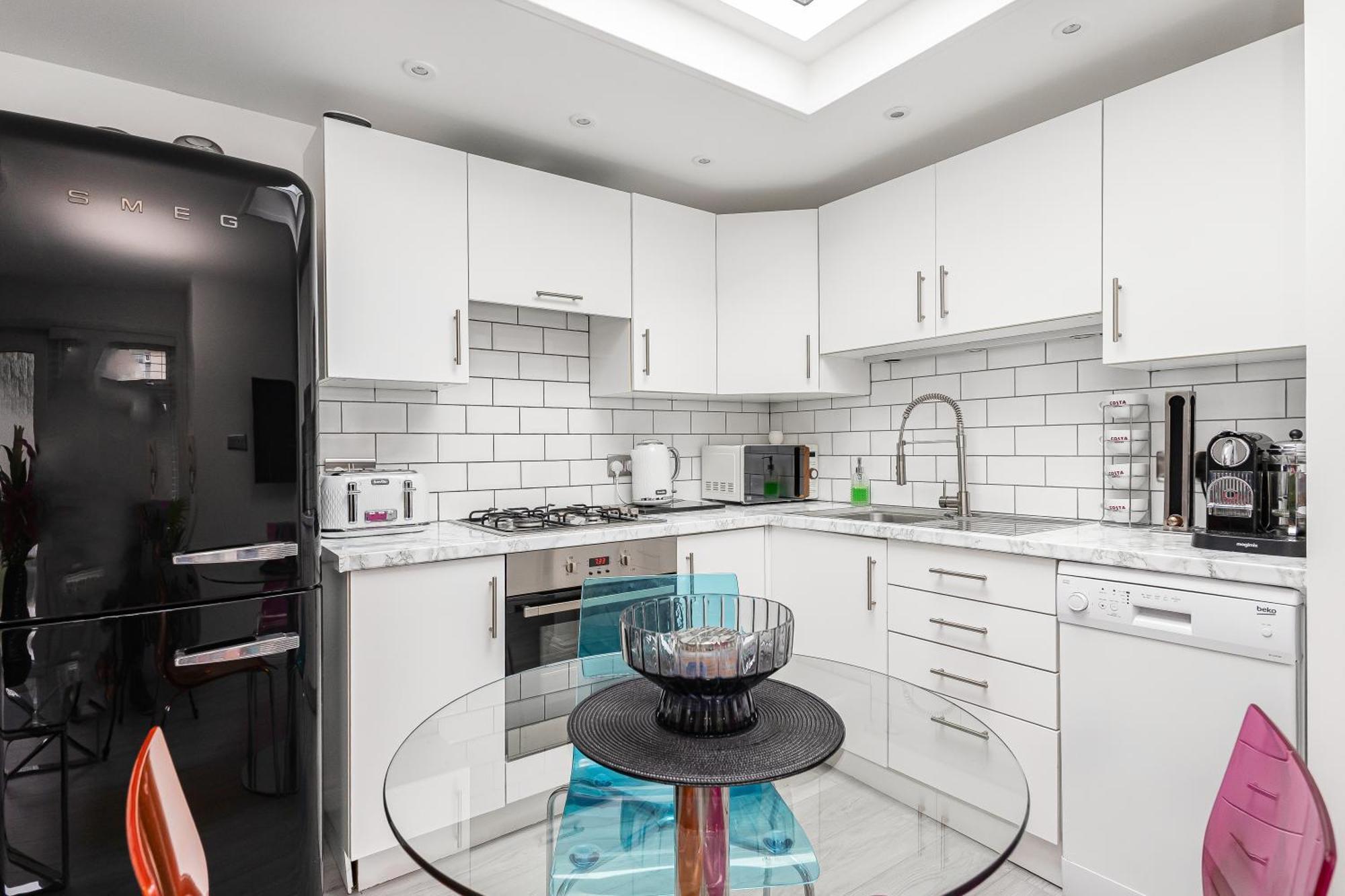 Apartment New! Modern 1-br House With Patio & Hottub , Chiswick *