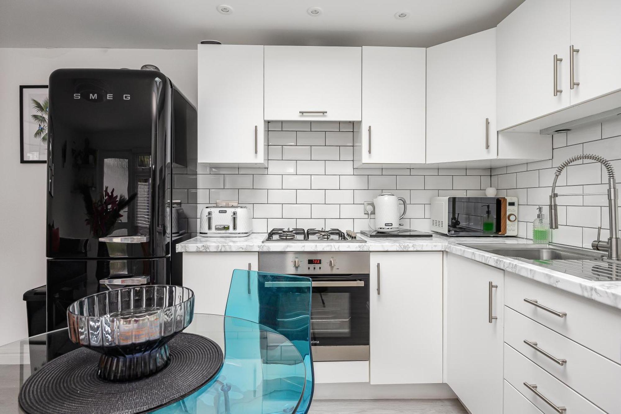Apartment New! Modern 1-br House With Patio & Hottub , Chiswick London