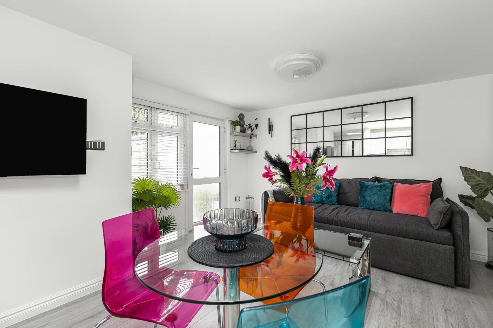 New! Modern 1-br House With Patio & Hottub , Chiswick * London