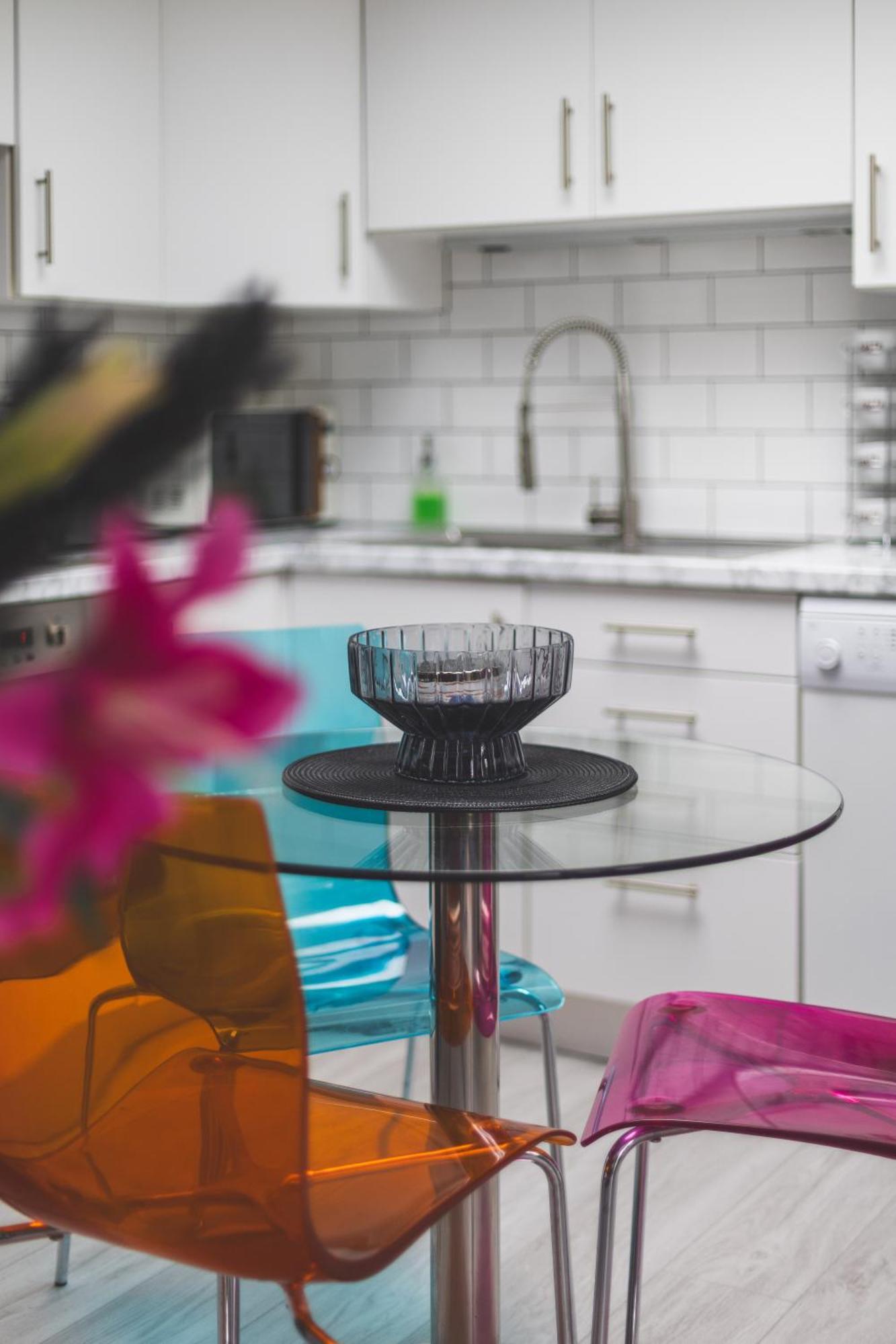 New! Modern 1-br House With Patio & Hottub , Chiswick * London