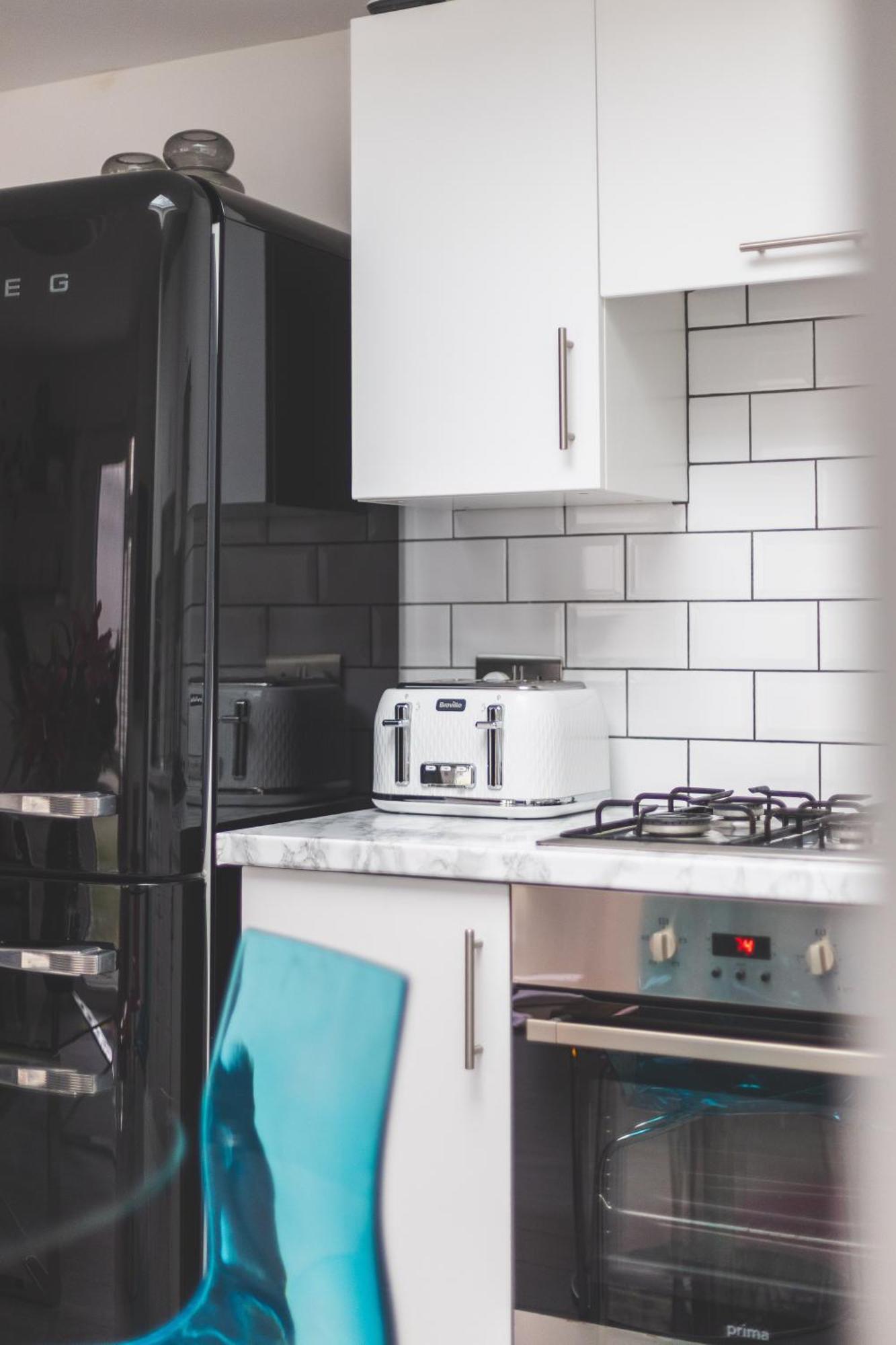 Apartment New! Modern 1-br House With Patio & Hottub , Chiswick *