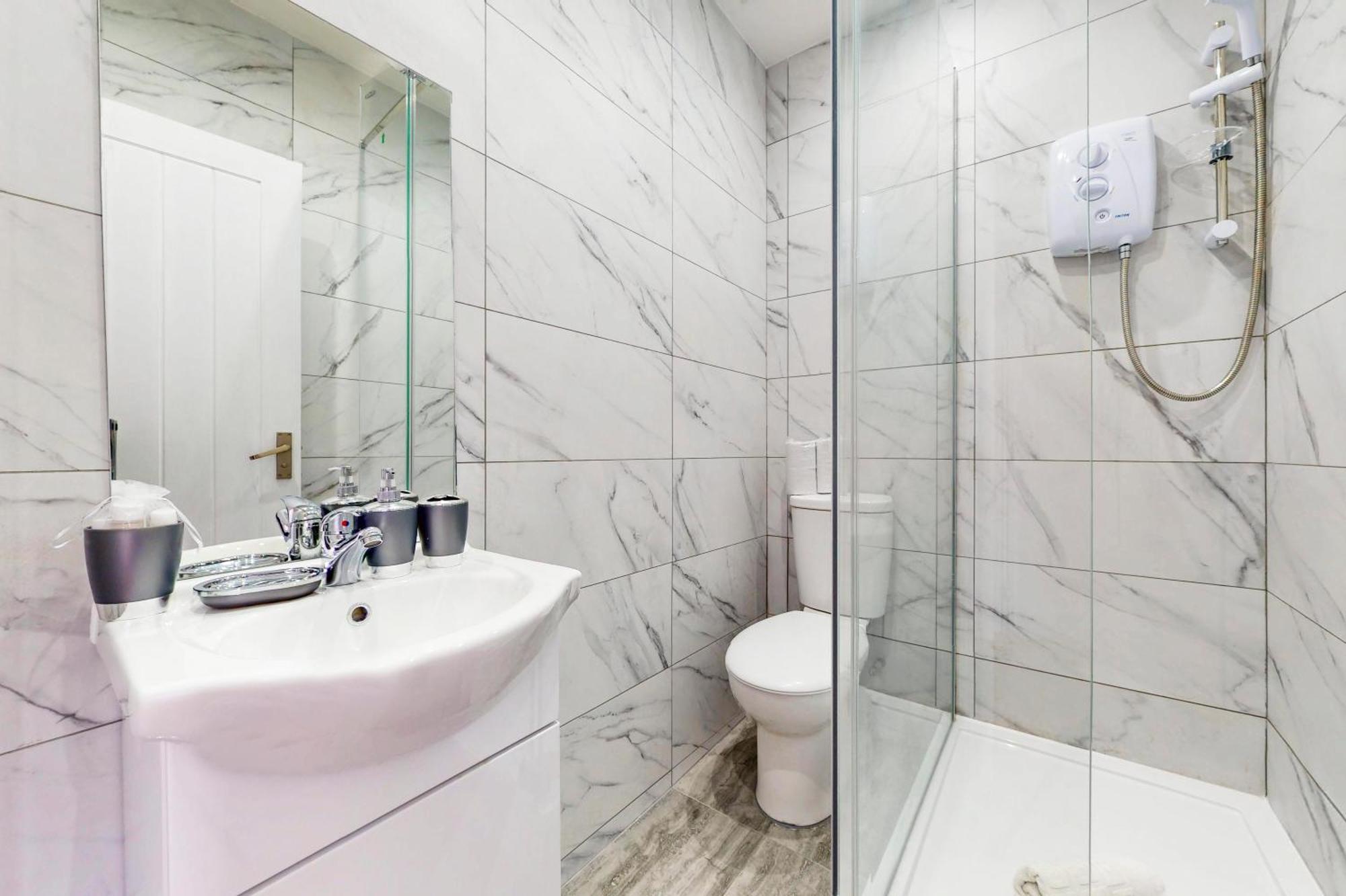 2br Flat 5 Min Walk To New Cross Gate Station London