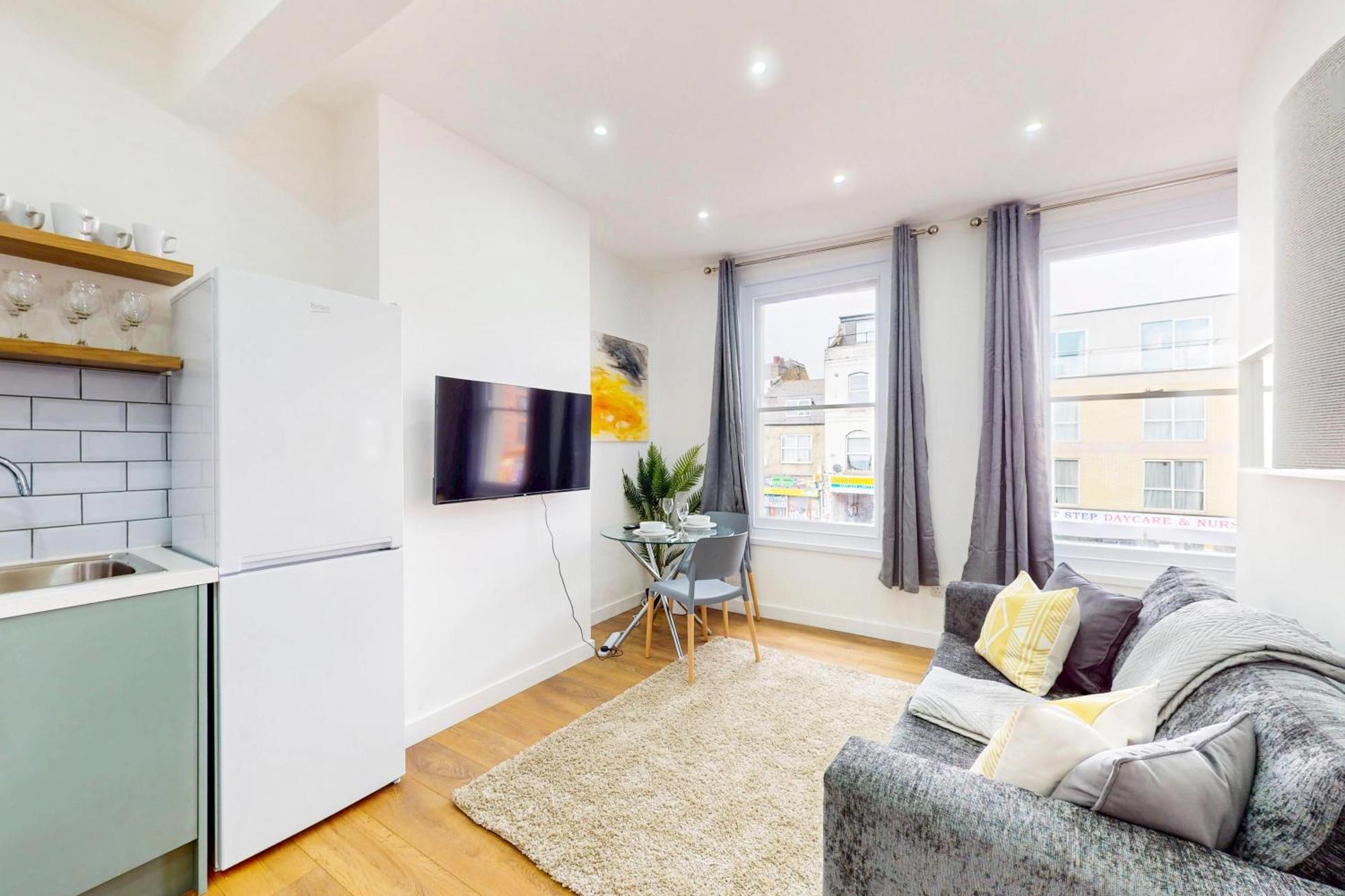 2br Flat 5 Min Walk To New Cross Gate Station *