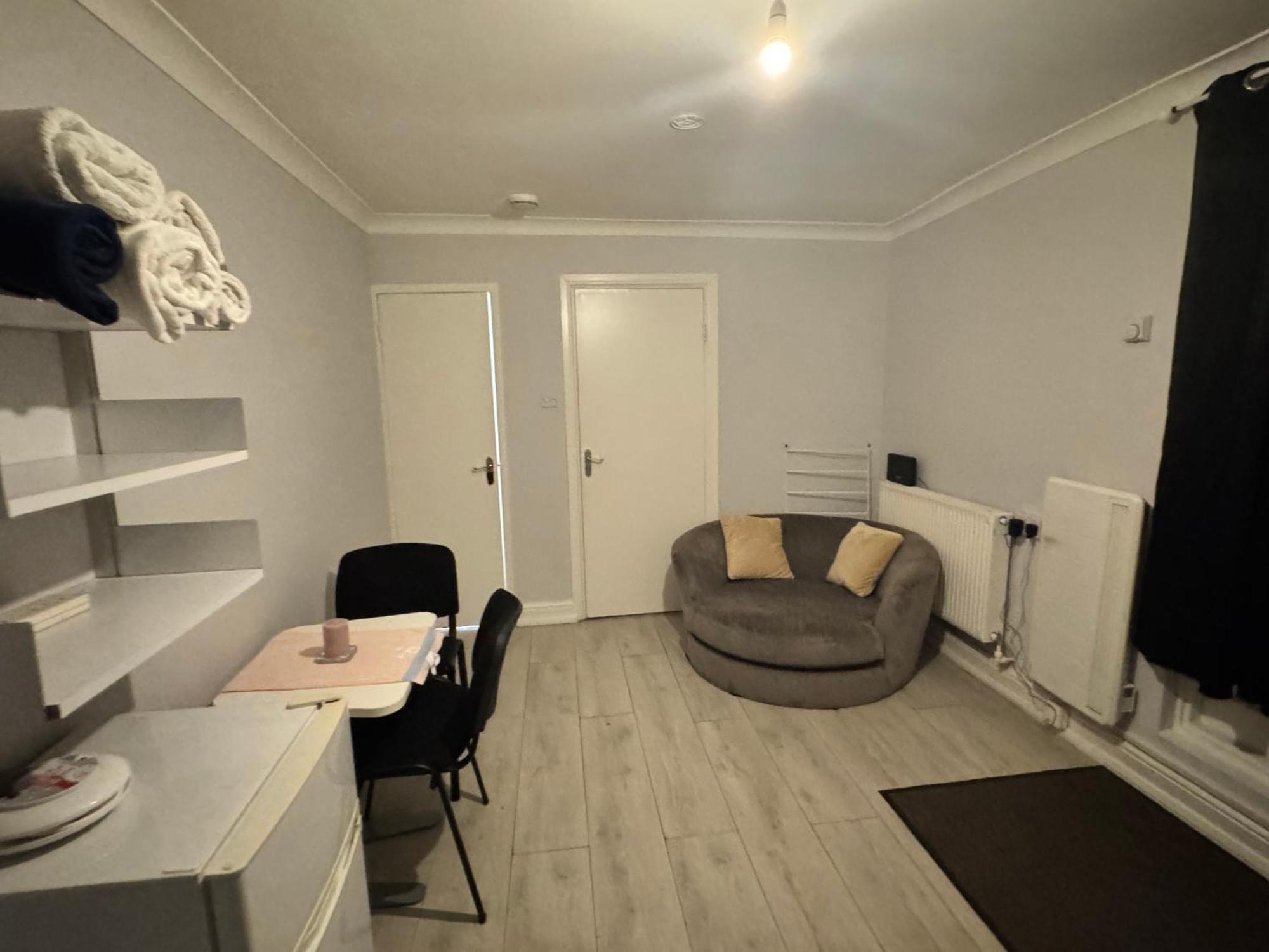 Queensborough Apartment *
