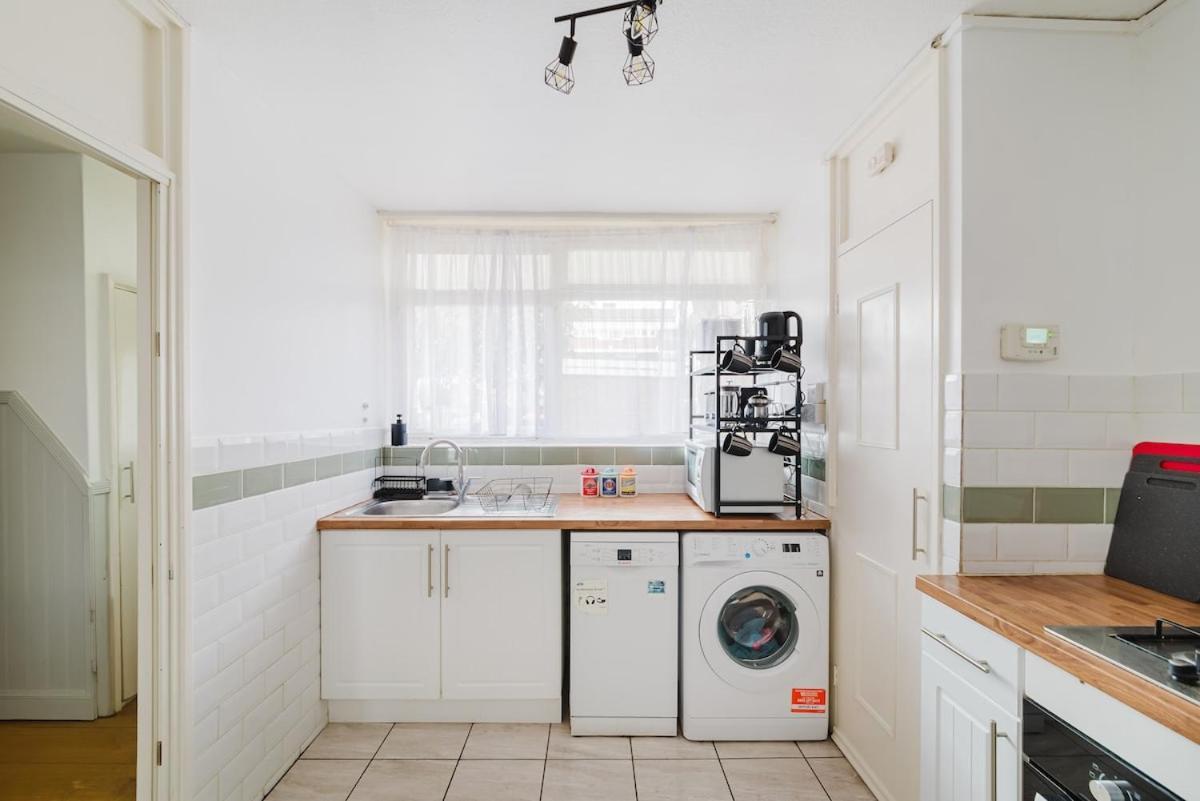 Spacious 3-bed Near Shoreditch With Parking
