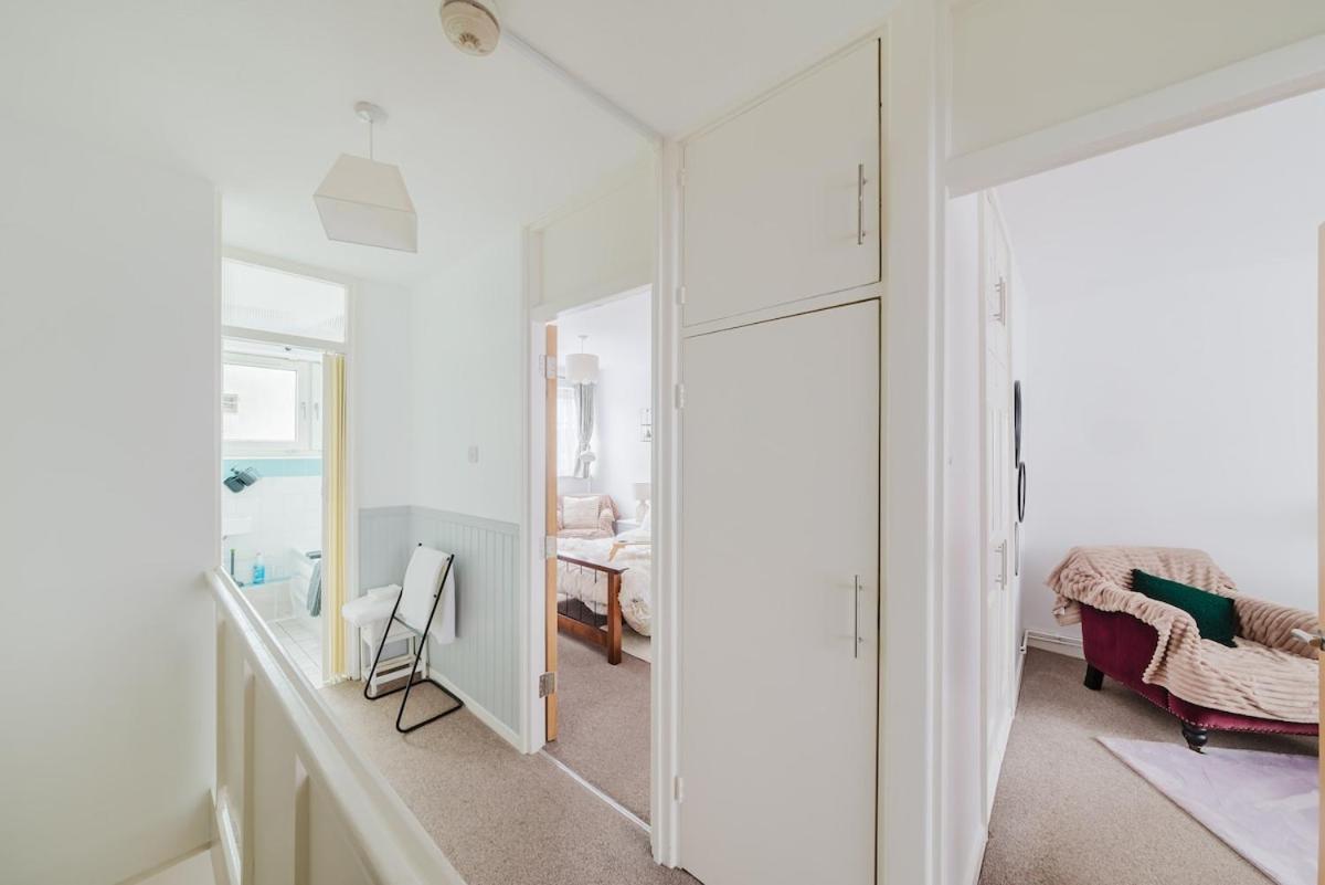Spacious 3-bed Near Shoreditch With Parking Apartment