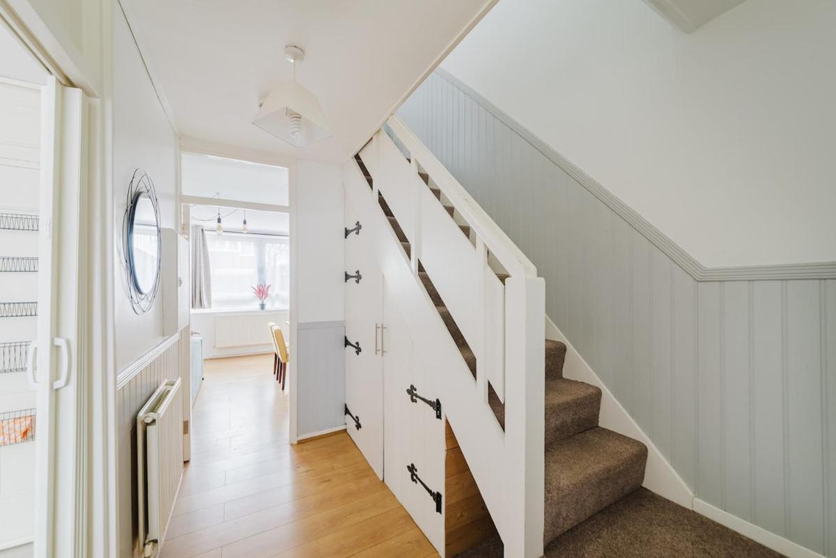 Apartment Spacious 3-bed Near Shoreditch With Parking London