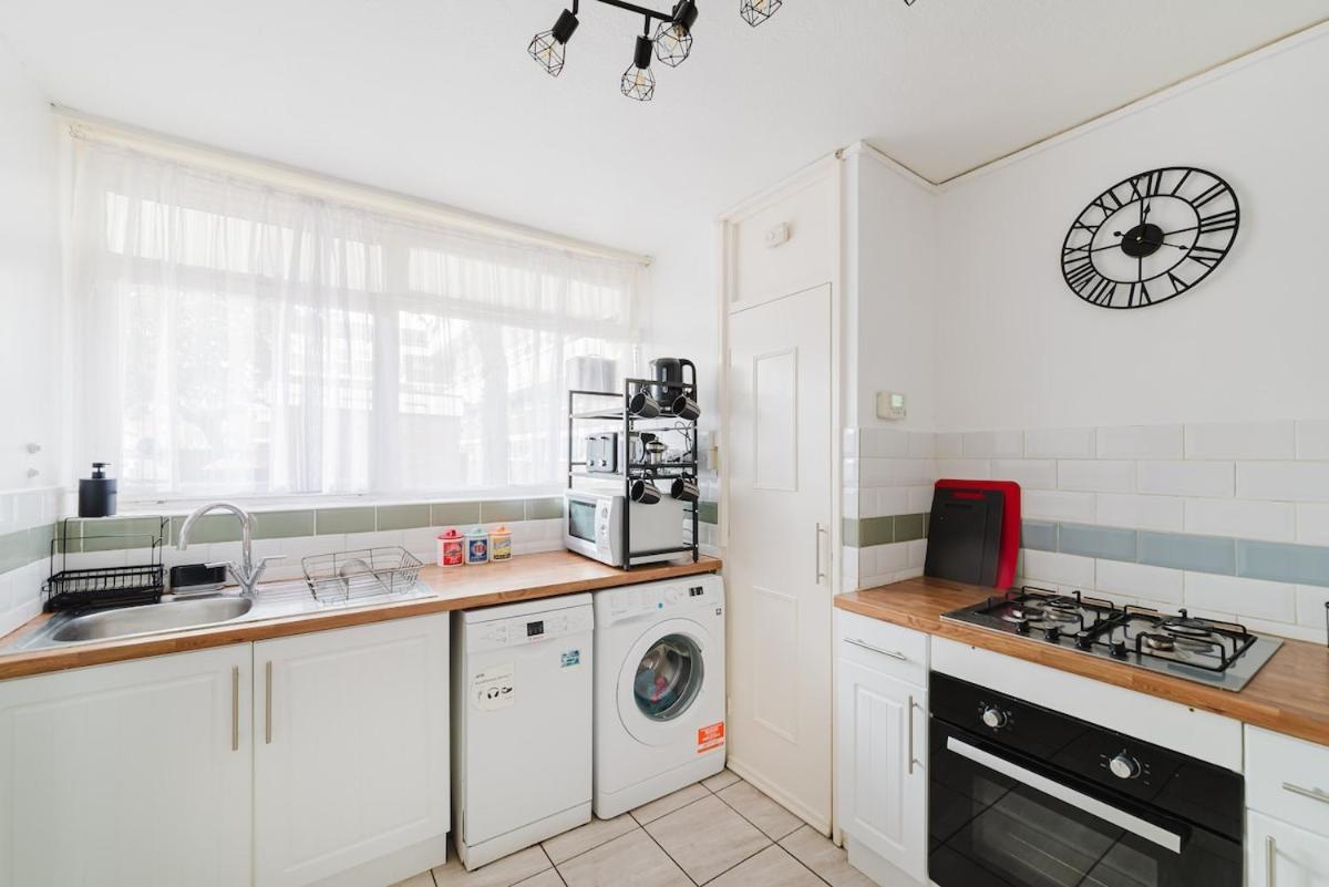 Spacious 3-bed Near Shoreditch With Parking