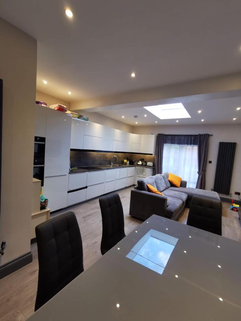 Simonas House * London