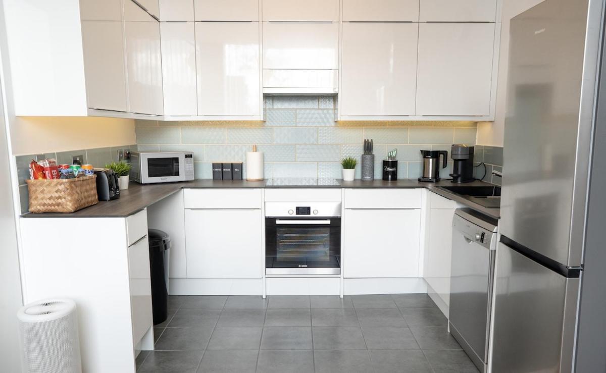 Excel - 2 Bedroom - Sleep 4 London