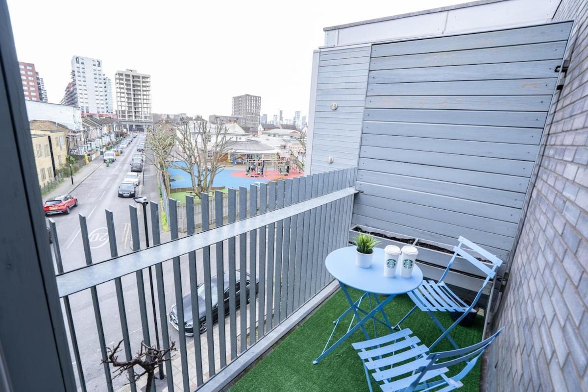 Excel - 2 Bedroom - Sleep 4 London