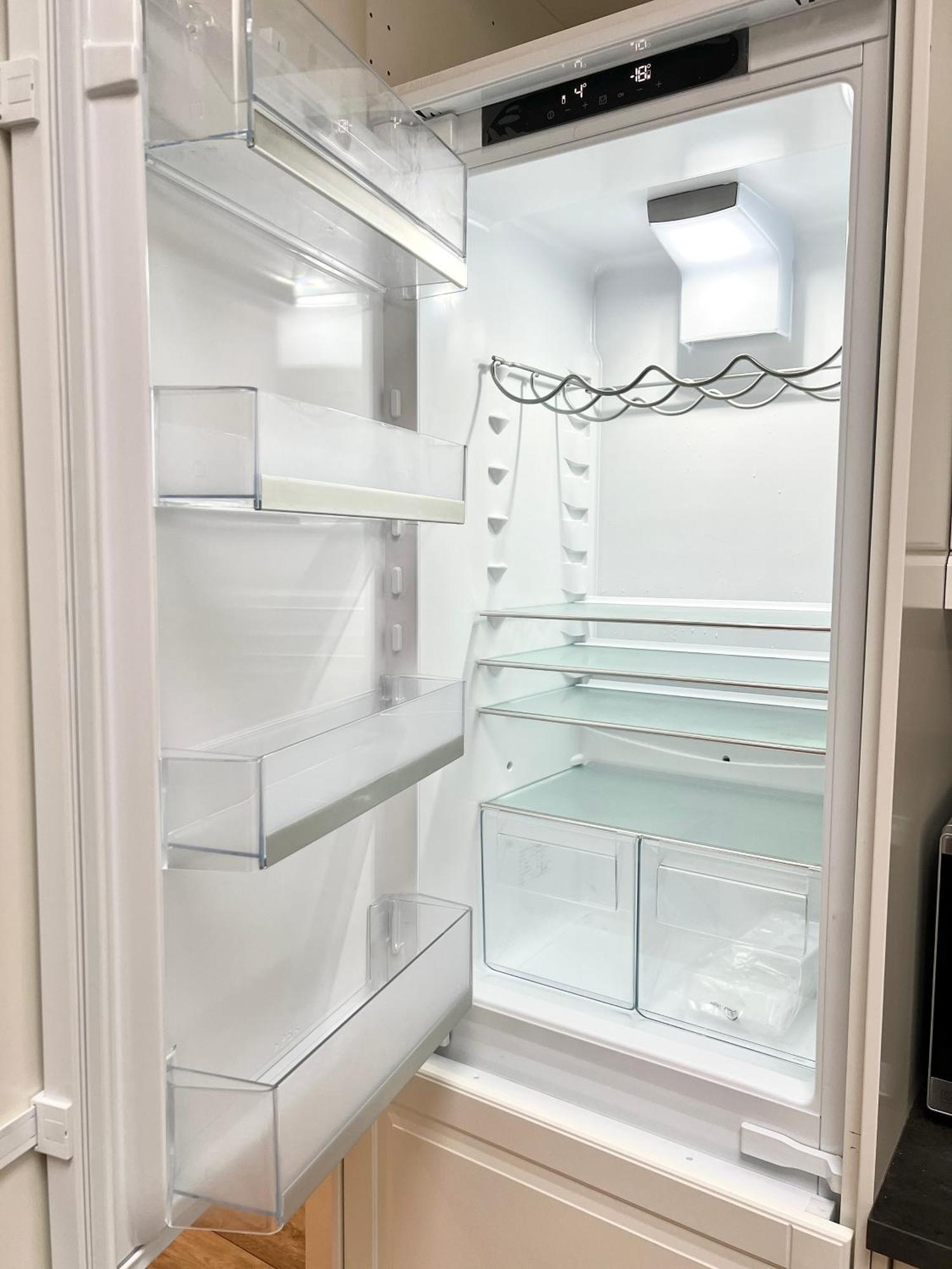 Luxury In Prime Location Steps From Wood Subway * London
