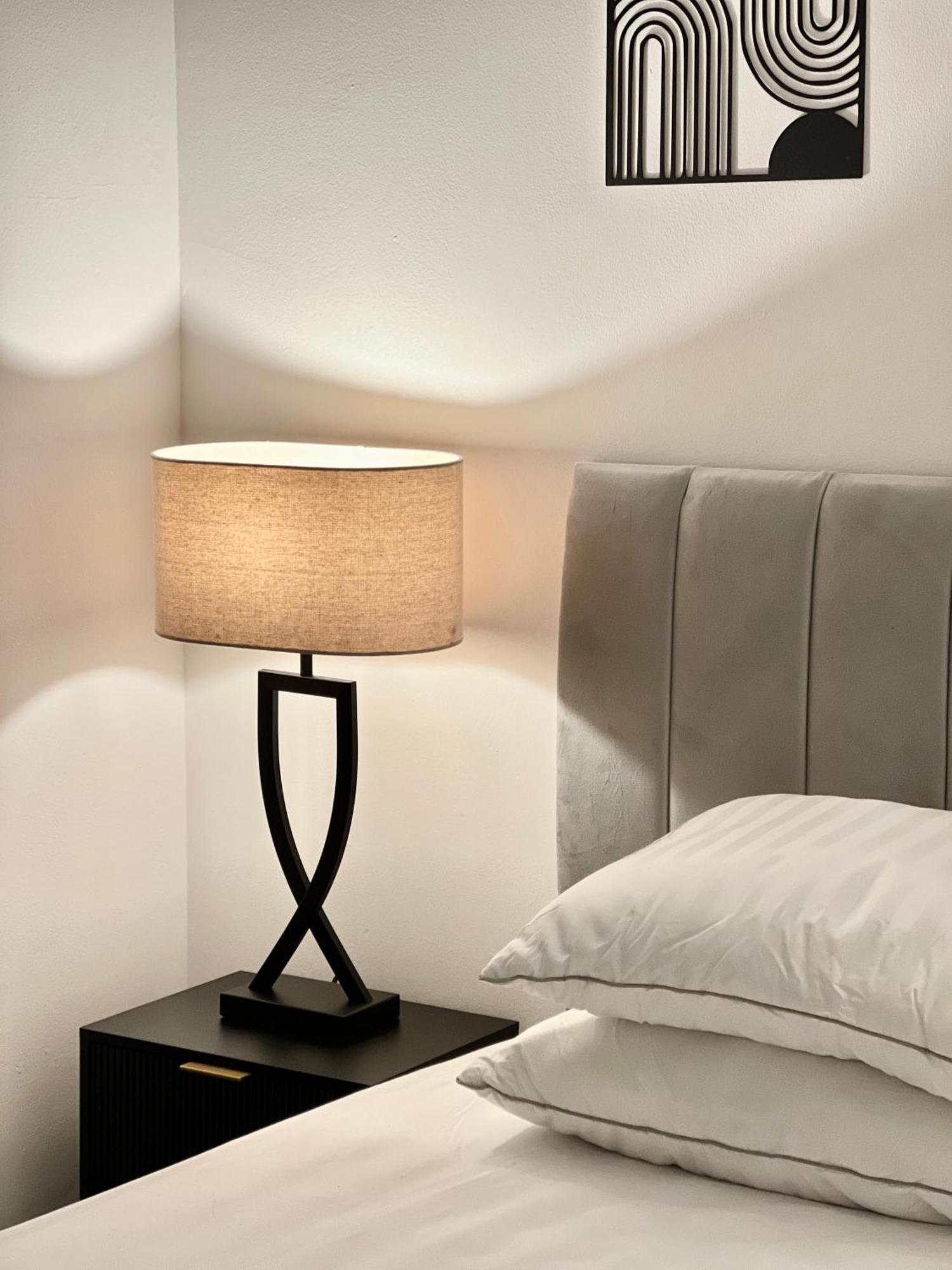 Apartment Luxury In Prime Location Steps From Wood Subway *