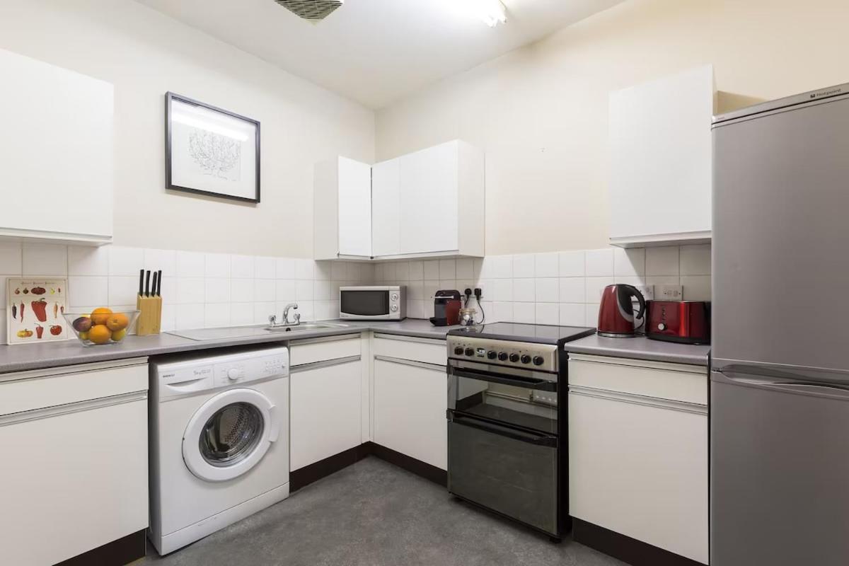 Apartment Trendy Spacious 1 Bedroom Flat