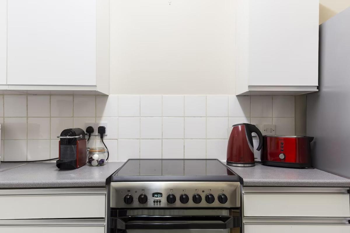 Trendy Spacious 1 Bedroom Flat