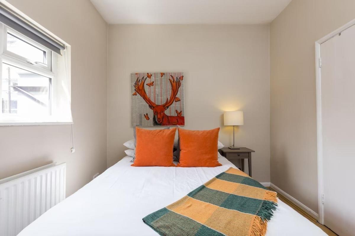Trendy Spacious 1 Bedroom Flat