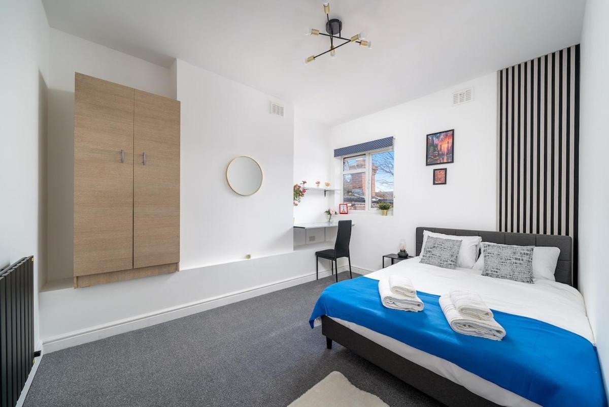 Harlesden, - Stylish Two-bedroom Apartment *