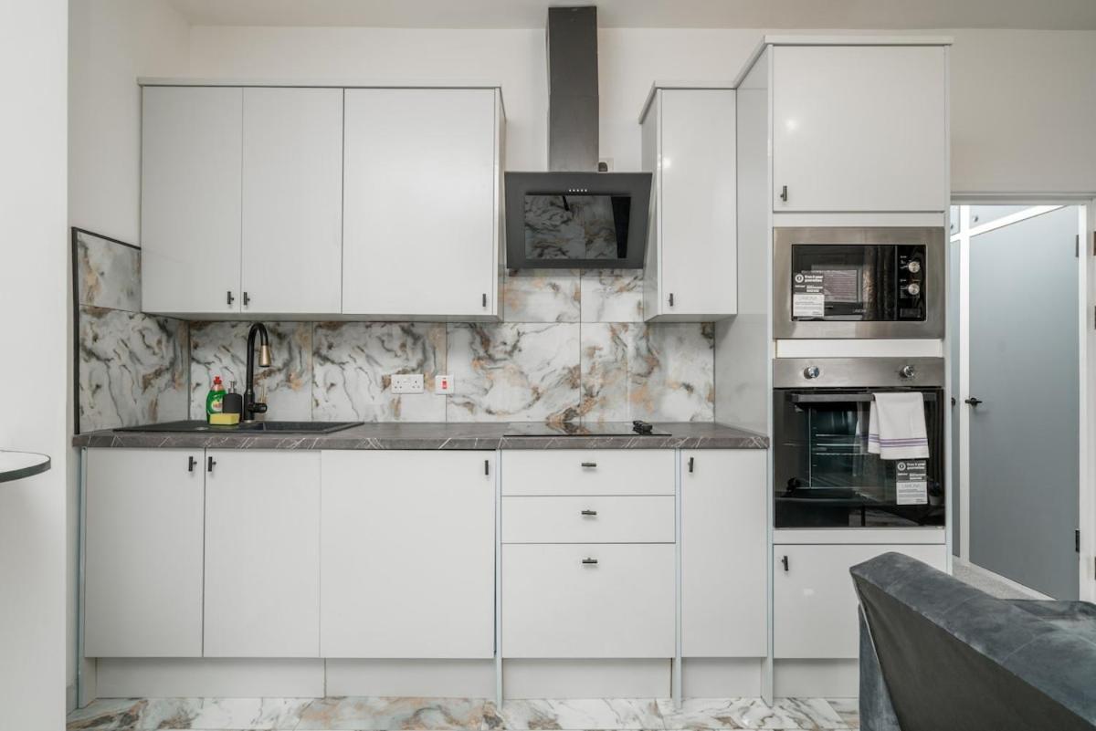 Harlesden, - Stylish Two-bedroom * London