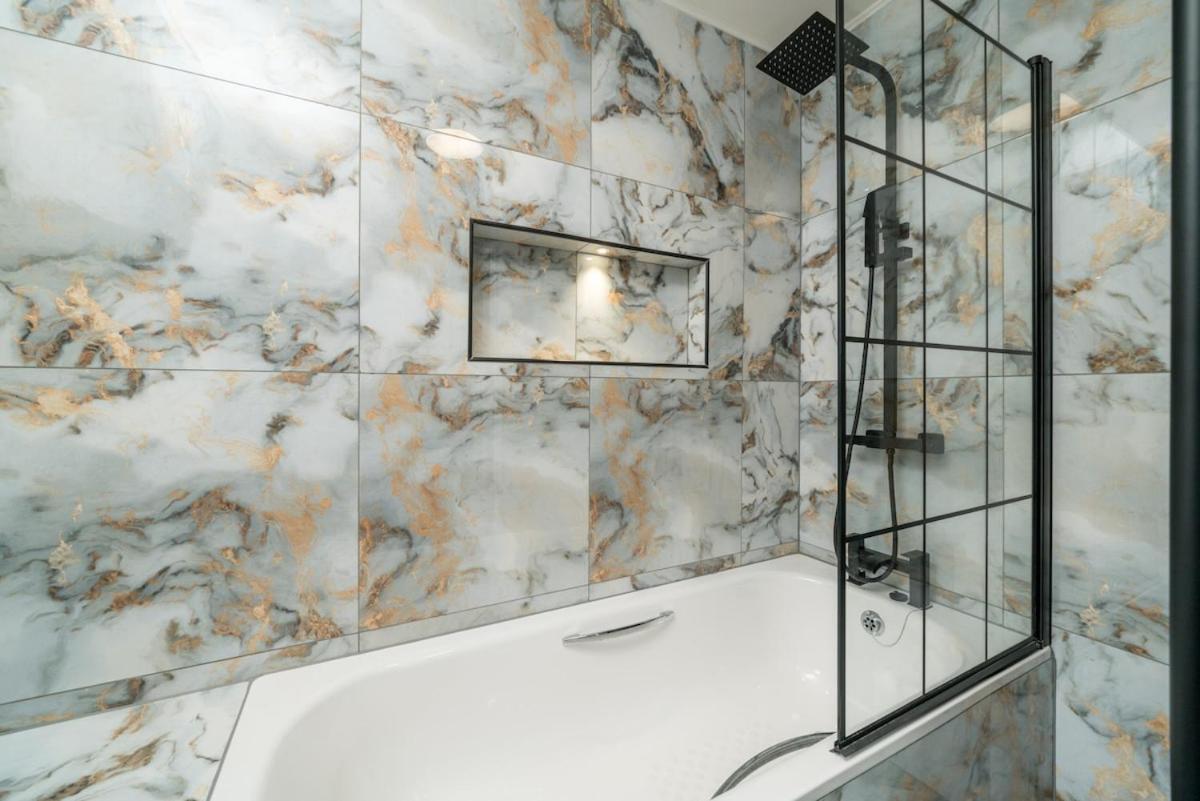 Harlesden, - Stylish Two-bedroom