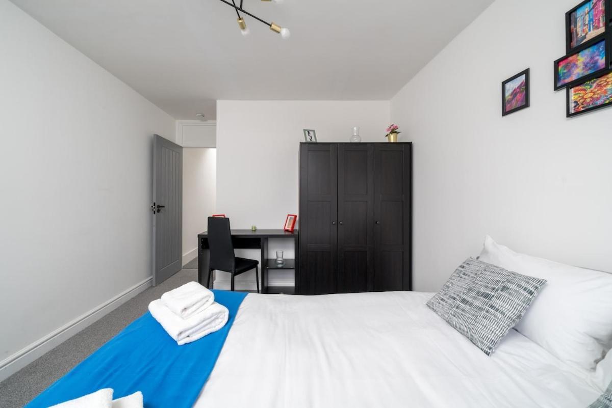 Harlesden, - Stylish Two-bedroom London