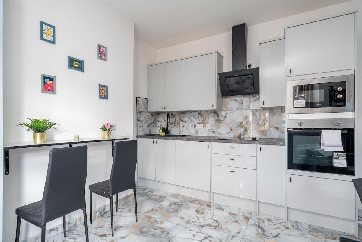 Harlesden, - Stylish Two-bedroom