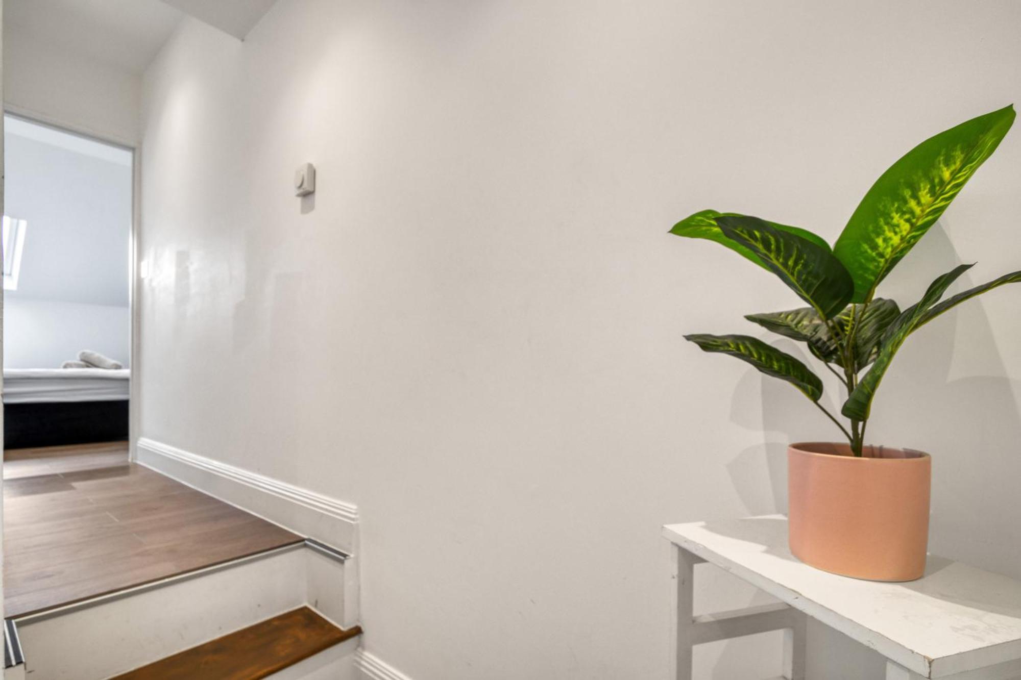 Bright & Glamorous 1br 1ba Private Balcony Apartment