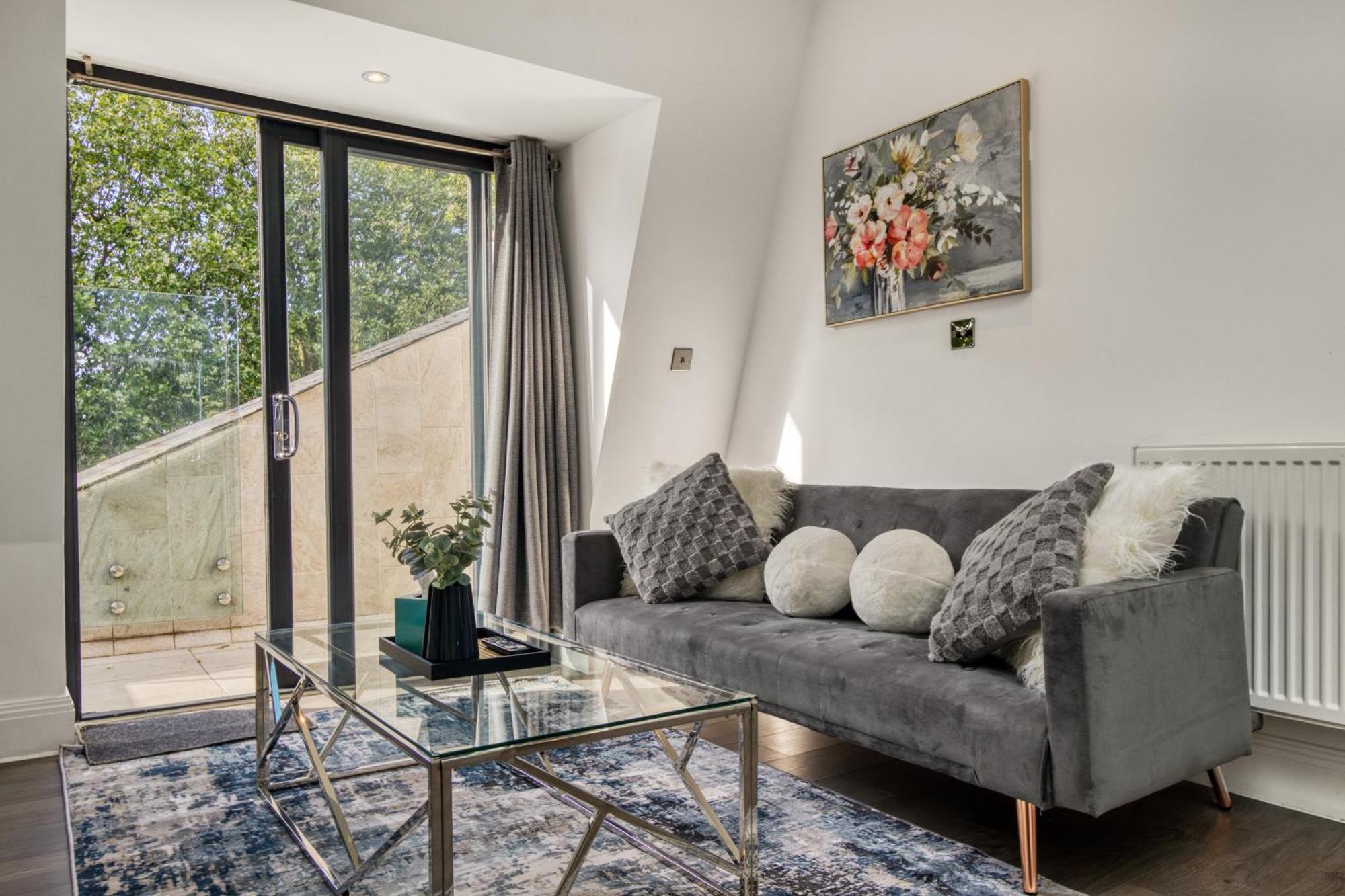Apartment Bright & Glamorous 1br 1ba Private Balcony London