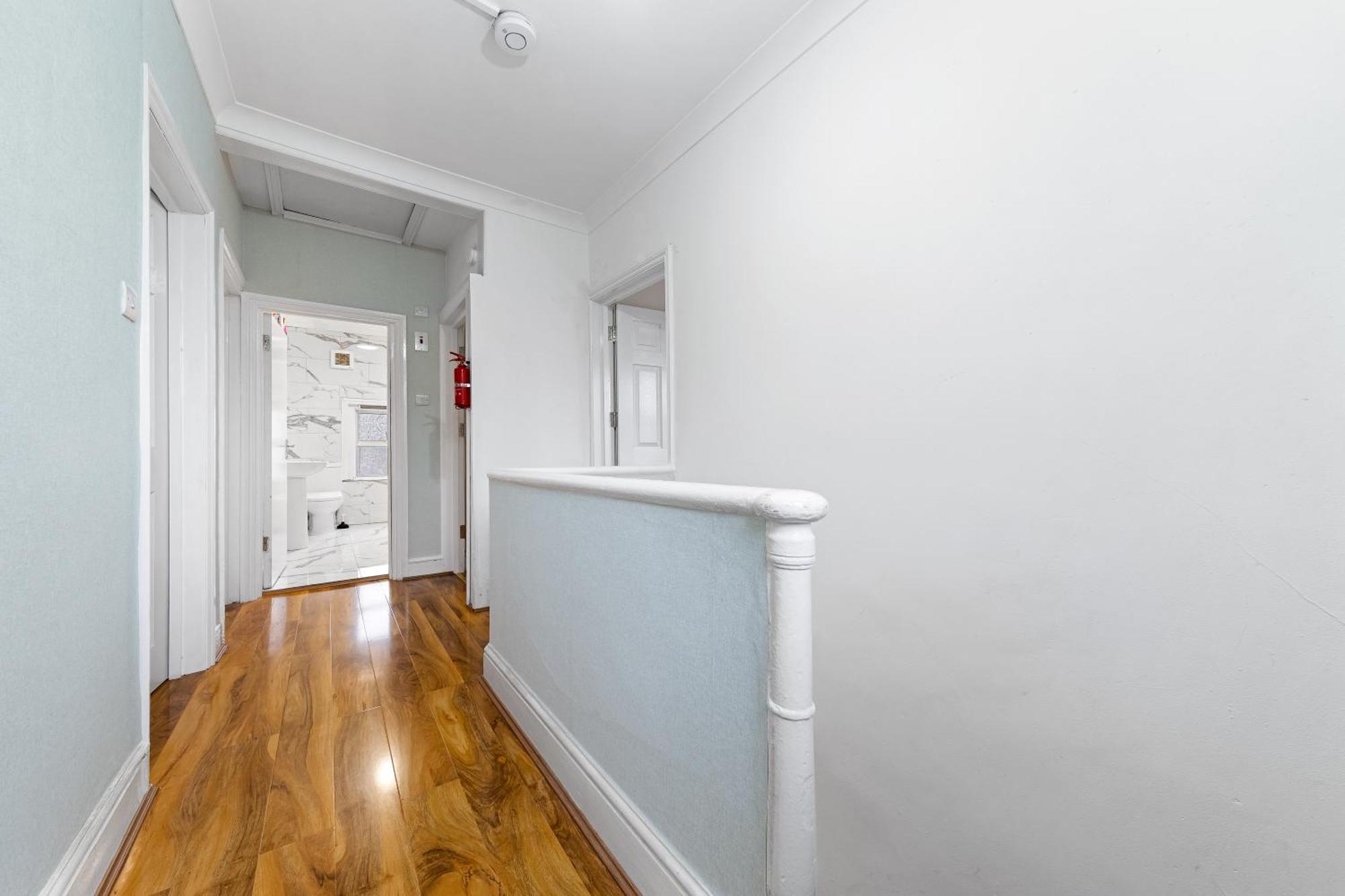 Charming 3br Near Tube - Walk To Cafes, Lloyd Park - Copeland 3br Combo Homestay *