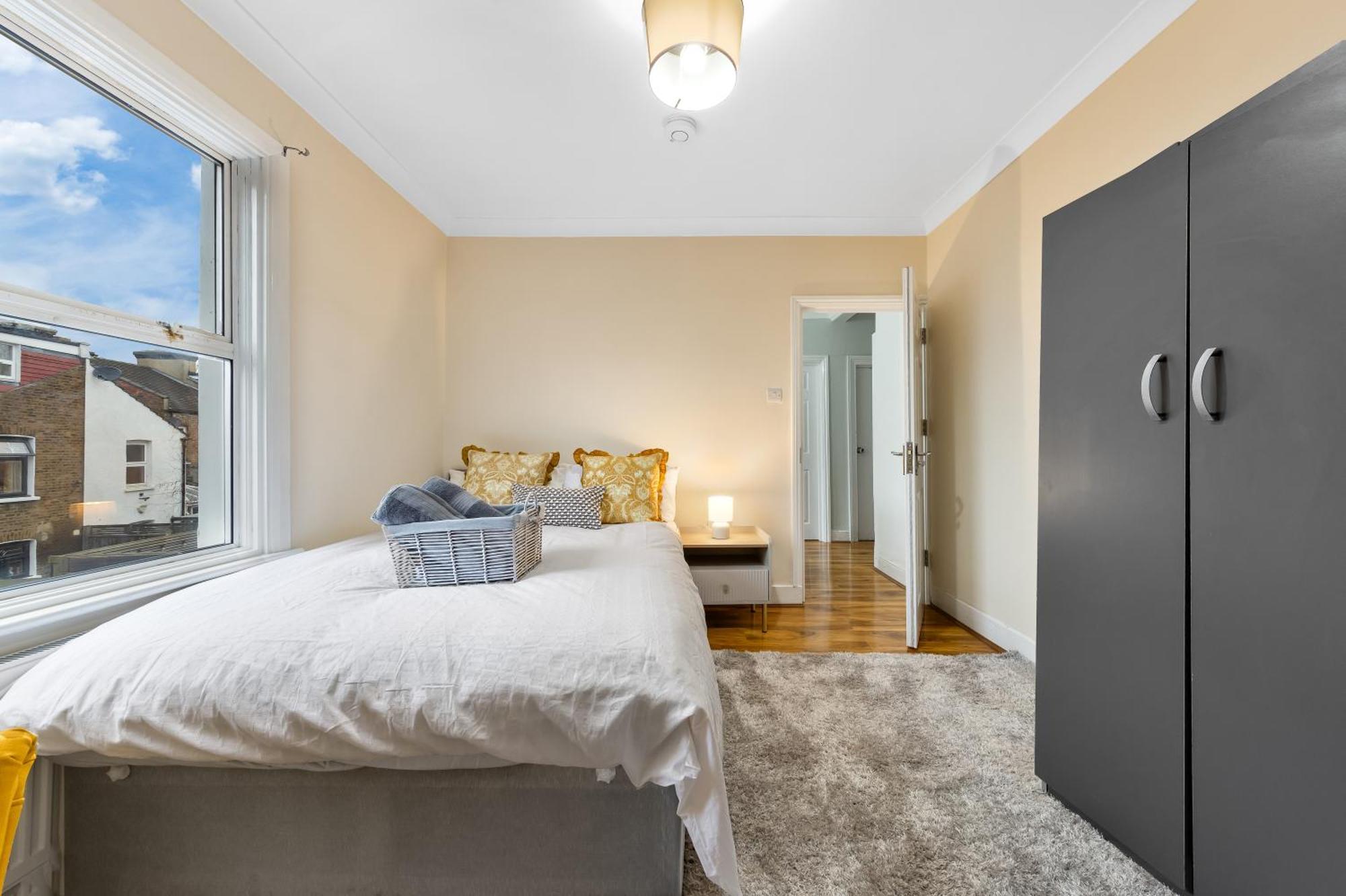 Charming 3br Near Tube - Walk To Cafes, Lloyd Park - Copeland 3br Combo London