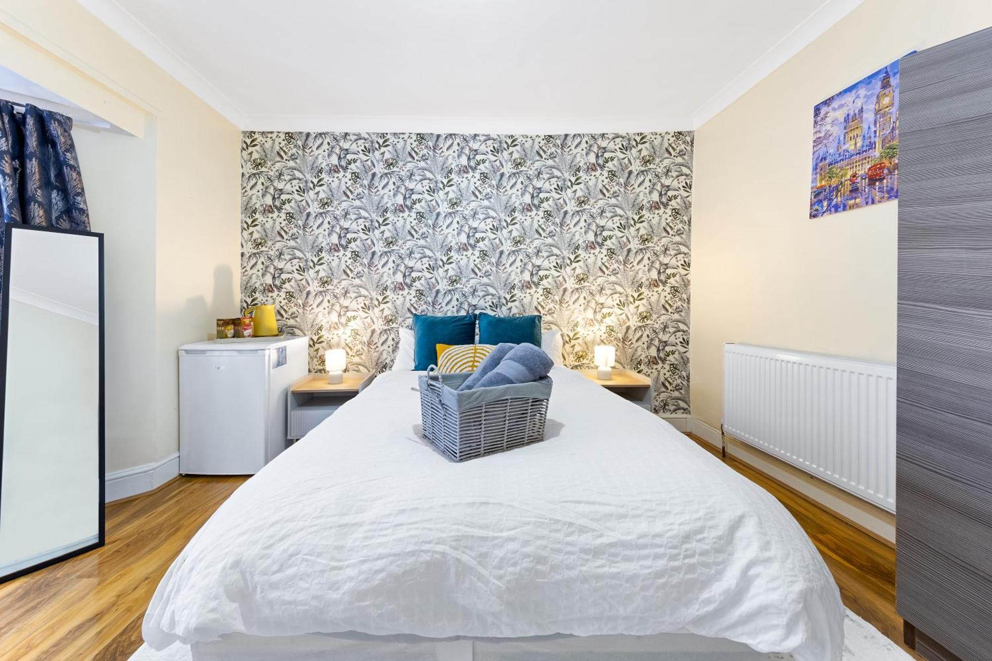 Charming 3br Near Tube - Walk To Cafes, Lloyd Park - Copeland 3br Combo * London