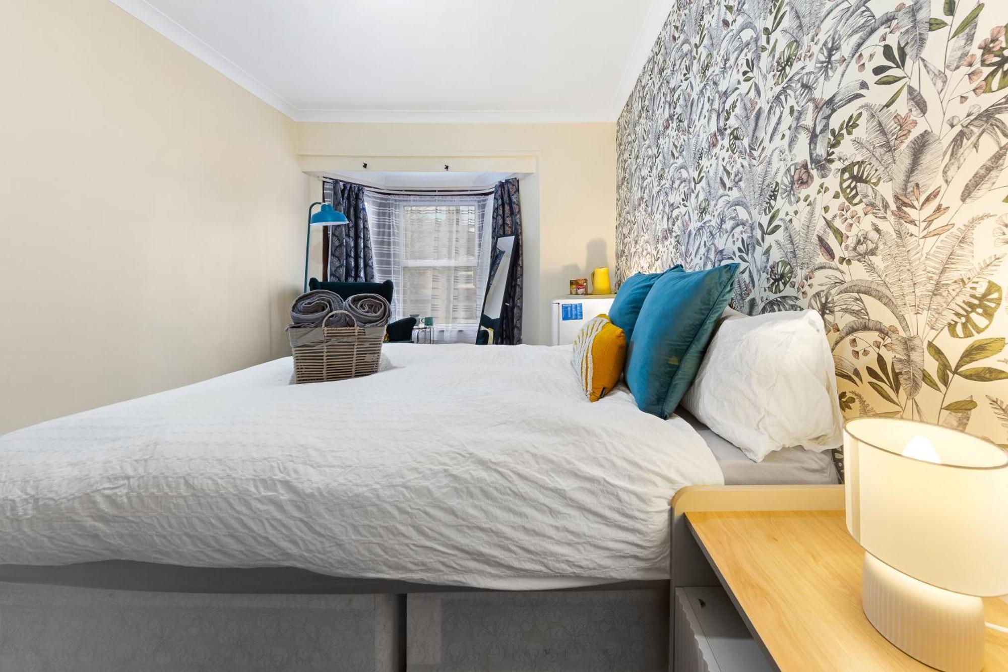 Charming 3br Near Tube - Walk To Cafes, Lloyd Park - Copeland 3br Combo