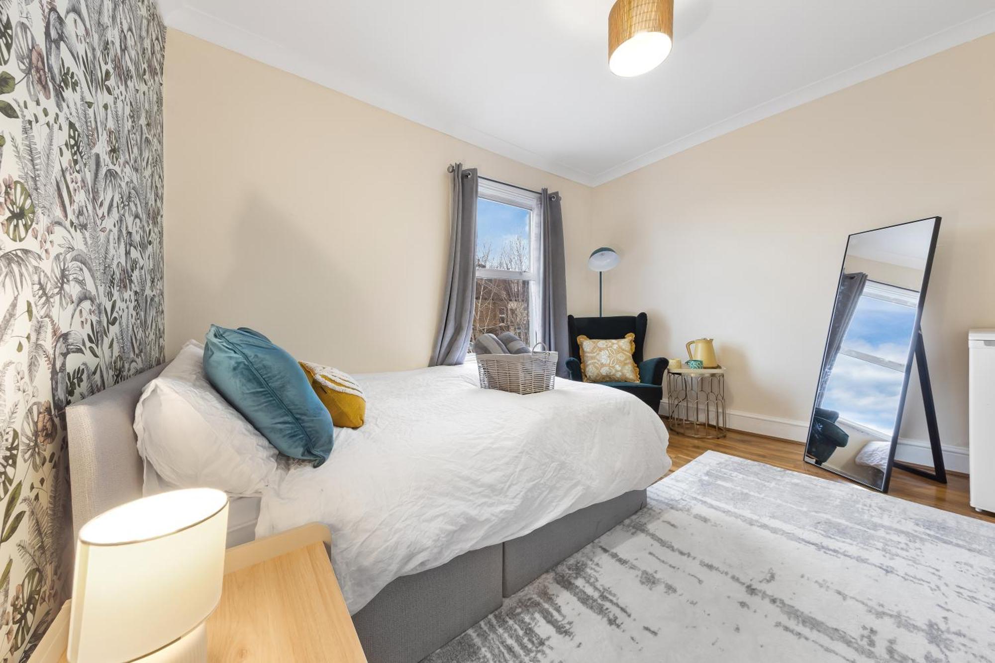 Homestay Charming 3br Near Tube - Walk To Cafes, Lloyd Park - Copeland 3br Combo *