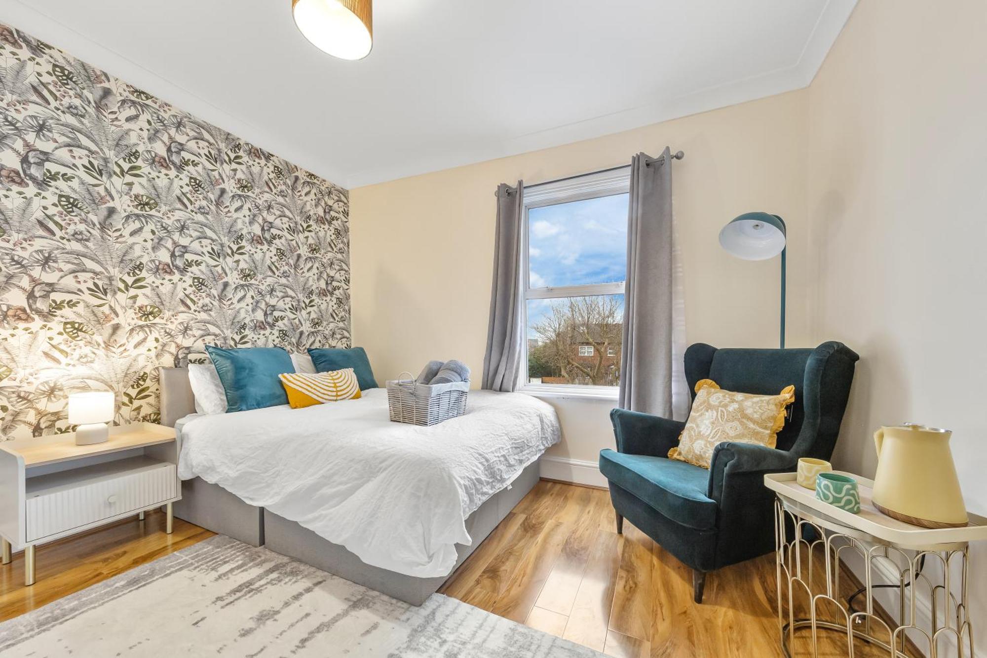 Homestay Charming 3br Near Tube - Walk To Cafes, Lloyd Park - Copeland 3br Combo London