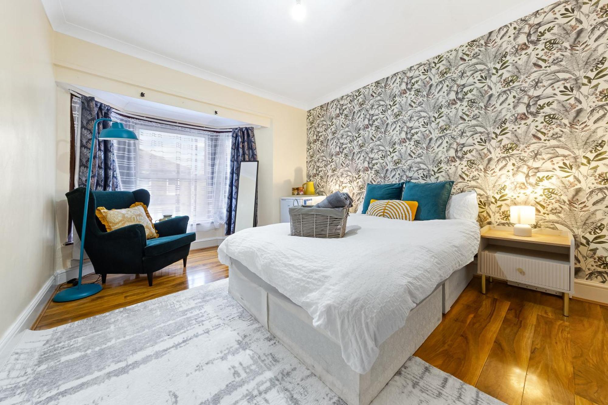 Charming 3br Near Tube - Walk To Cafes, Lloyd Park - Copeland 3br Combo
