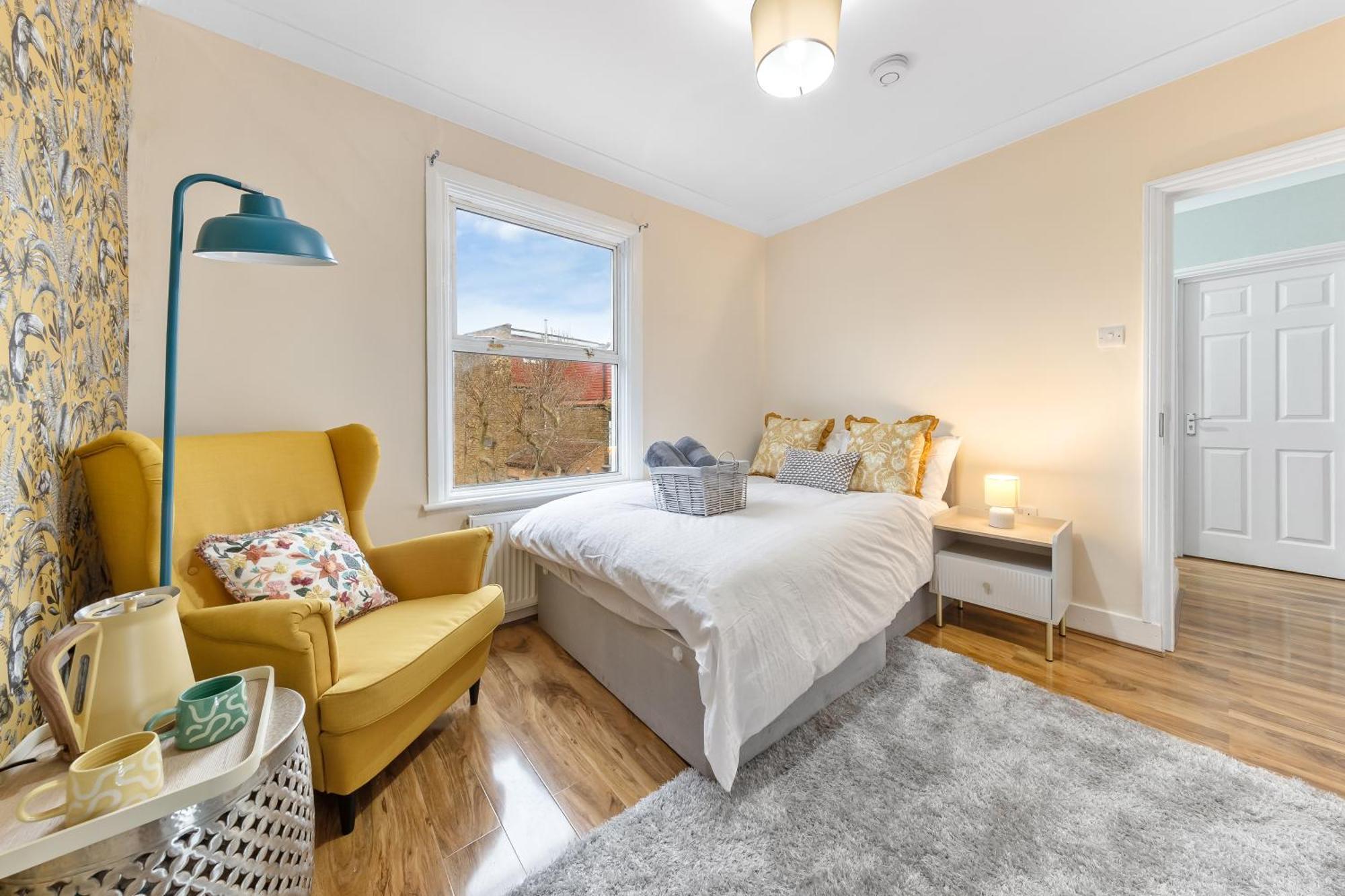 Charming 3br Near Tube - Walk To Cafes, Lloyd Park - Copeland 3br Combo London