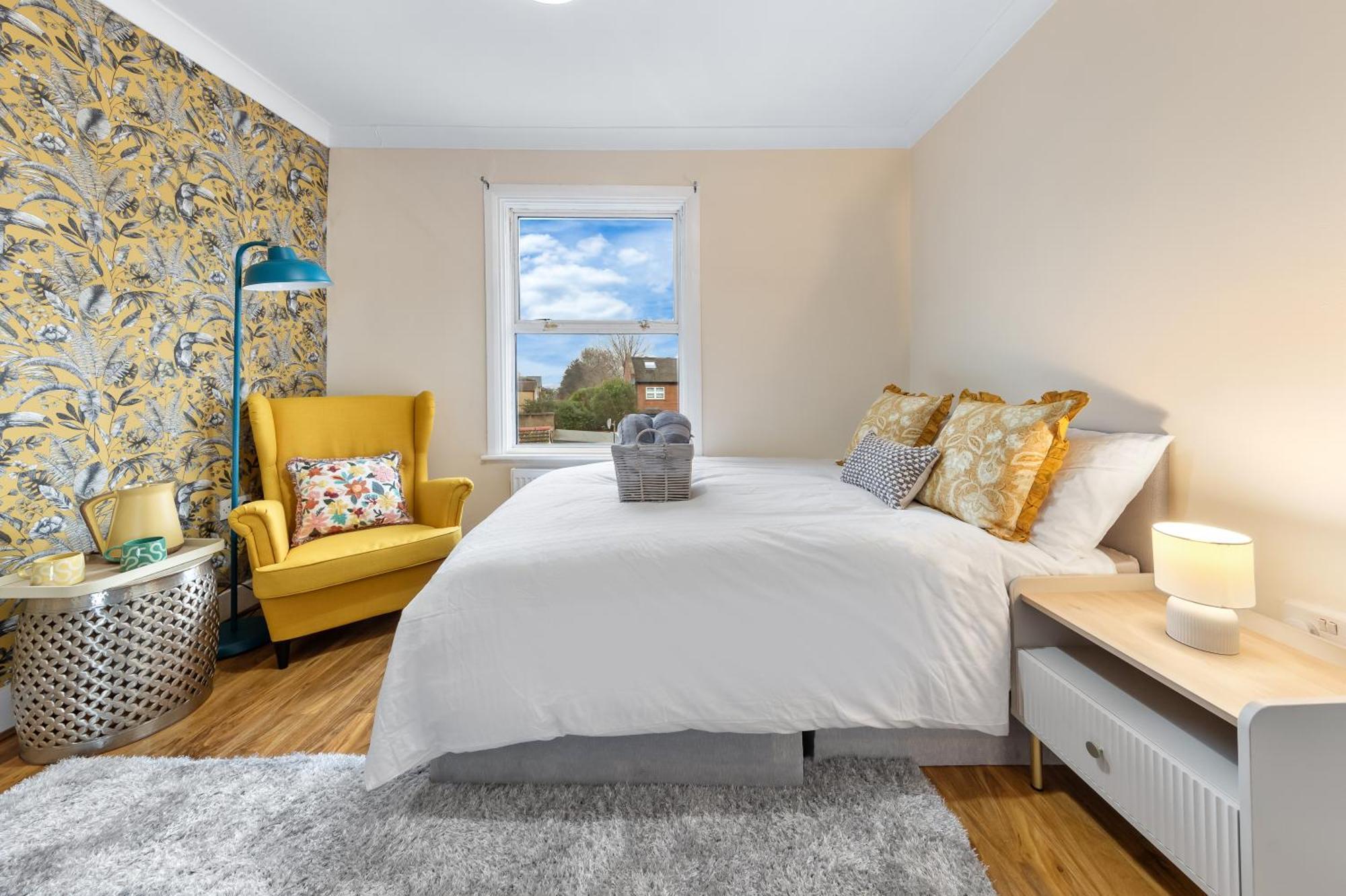 Charming 3br Near Tube - Walk To Cafes, Lloyd Park - Copeland 3br Combo Homestay *