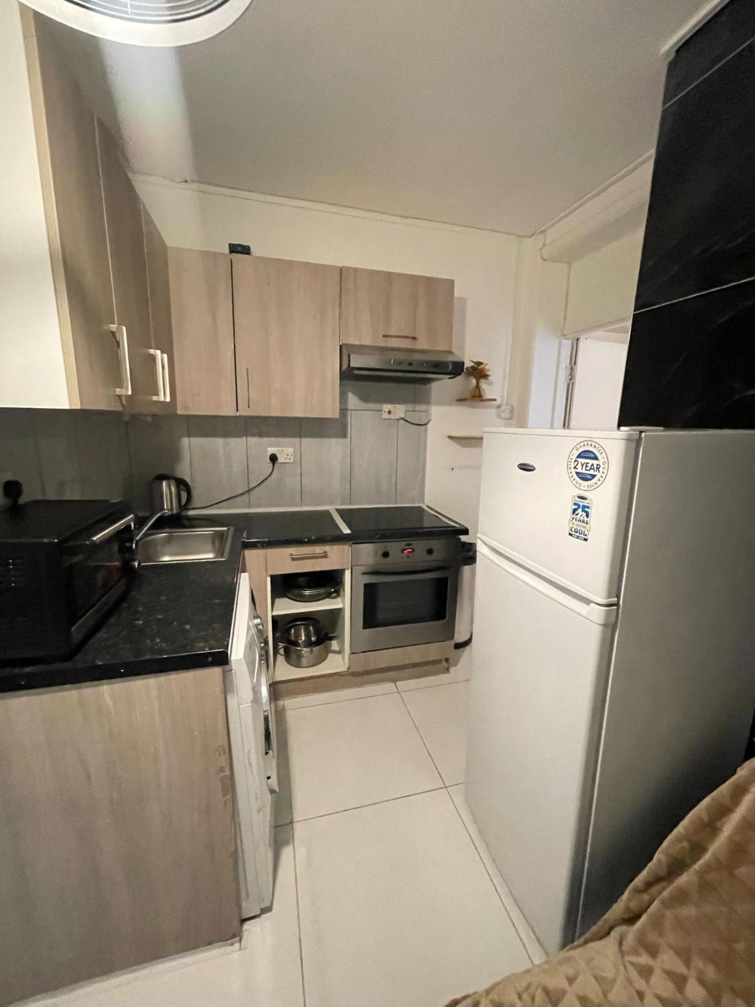2 Bedroom Flat Ground Floor Miles *