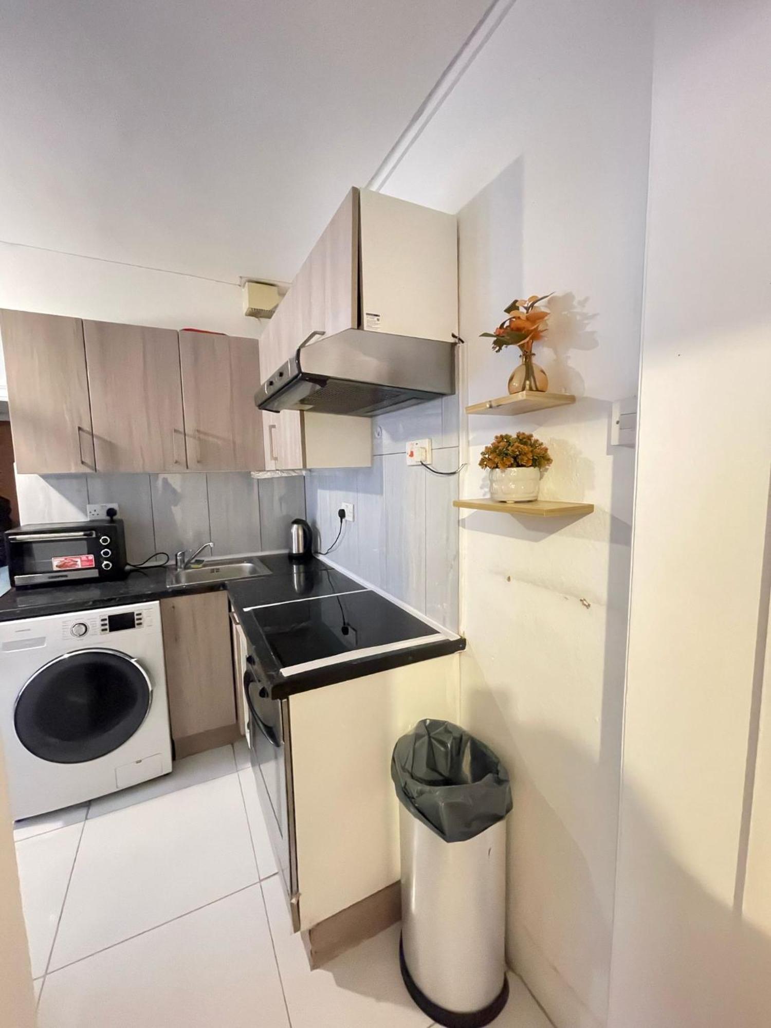 2 Bedroom Flat Ground Floor Miles Apartment *