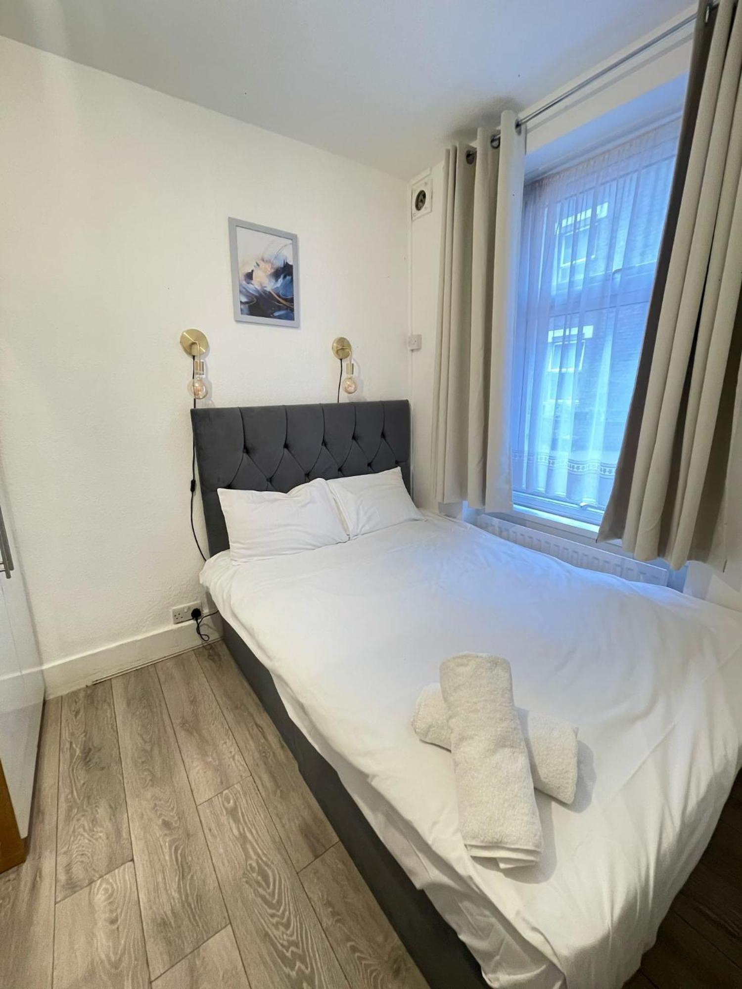2 Bedroom Flat Ground Floor Miles London